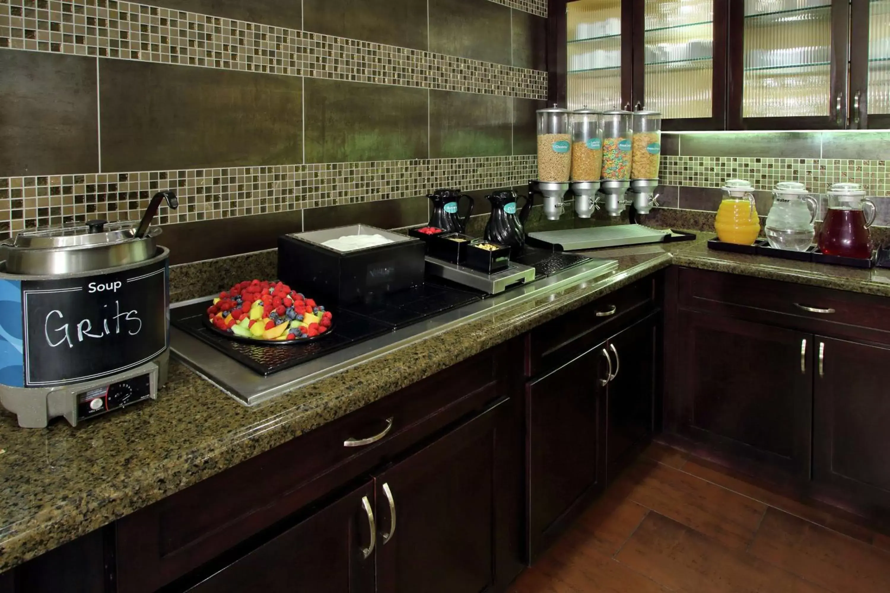 Dining area, Kitchen/Kitchenette in Homewood Suites Beaumont