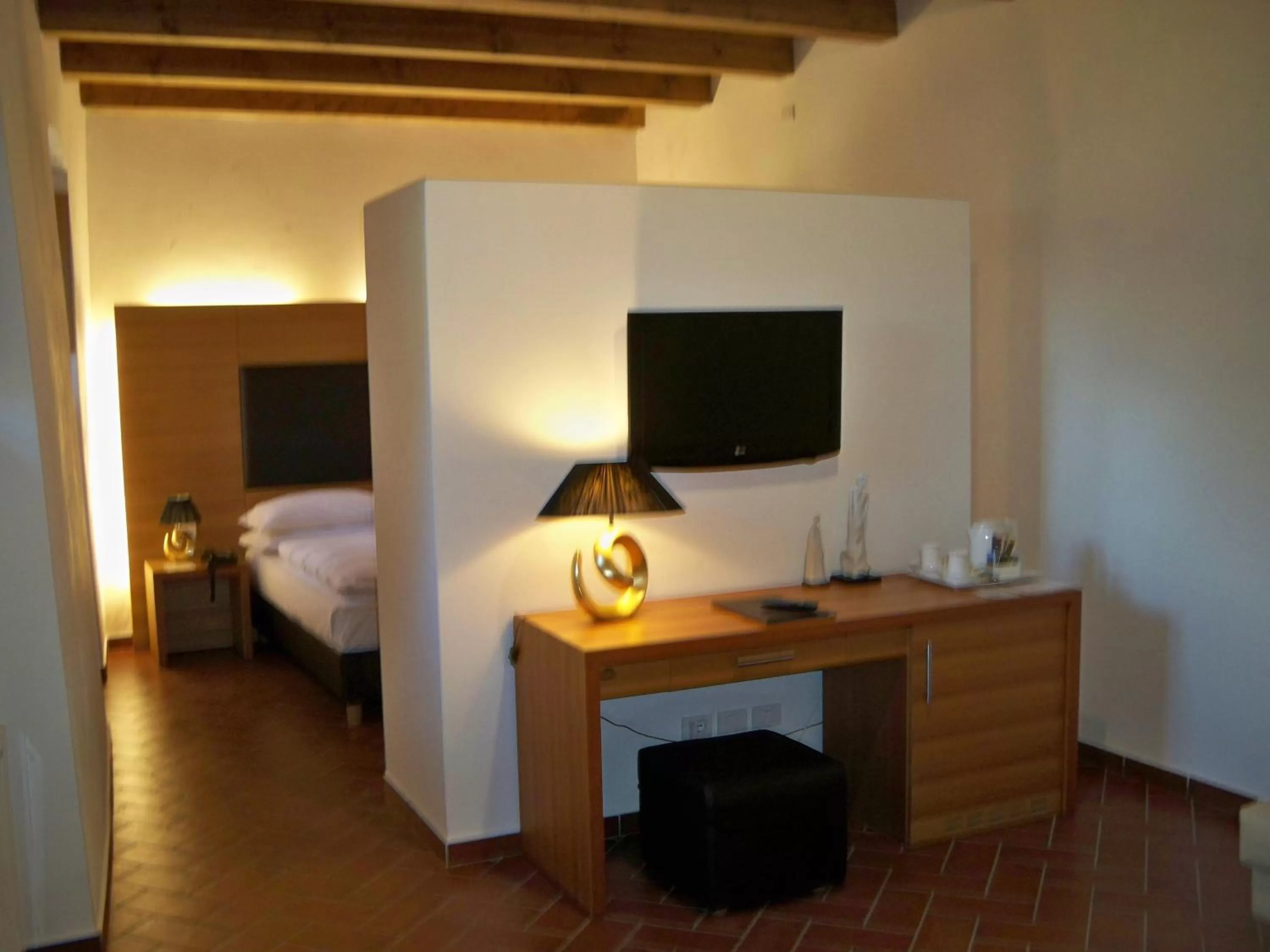 Photo of the whole room, Bed in Relais Palazzo Lodron