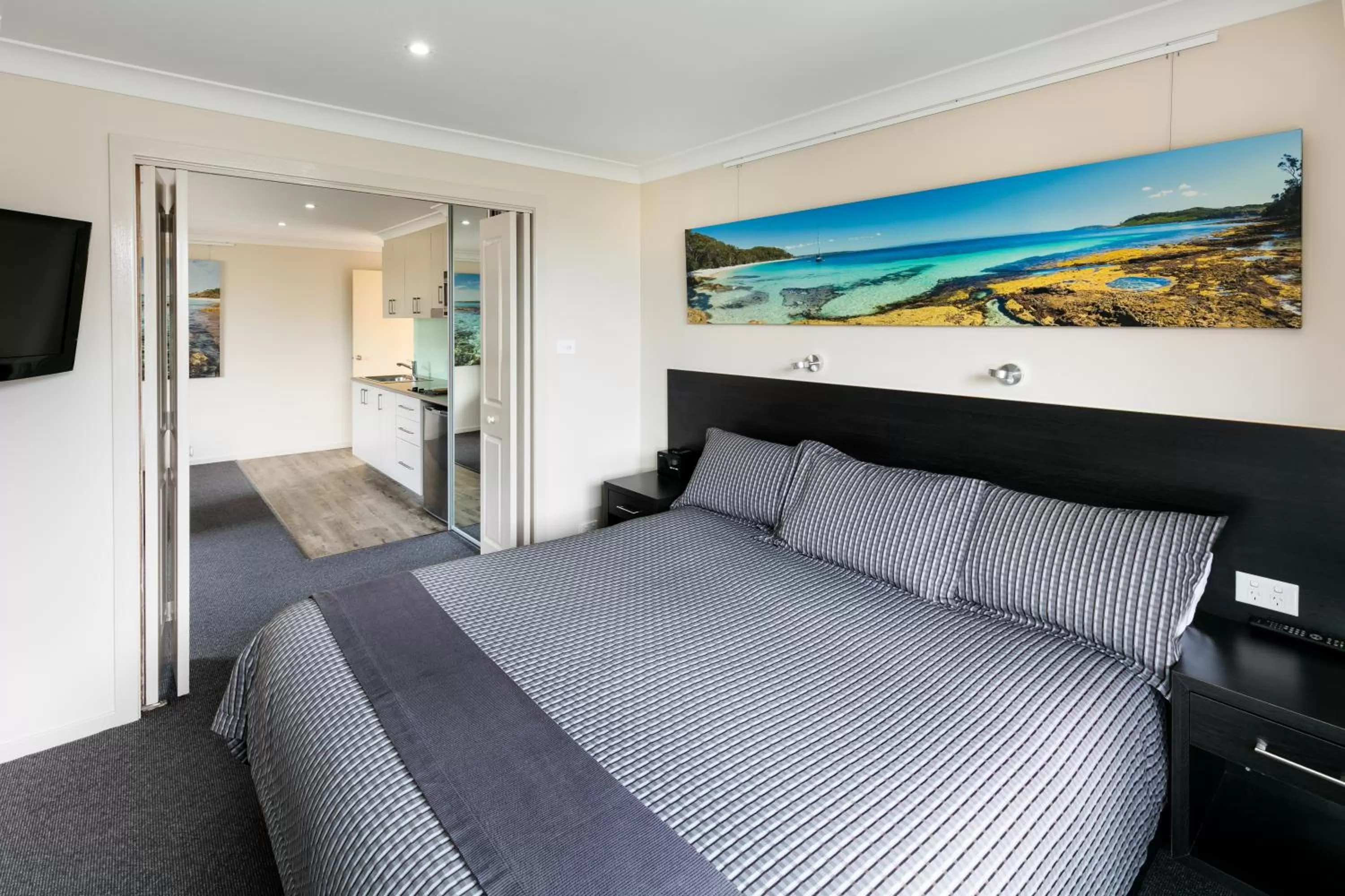 Bedroom, Bed in Dolphin Shores