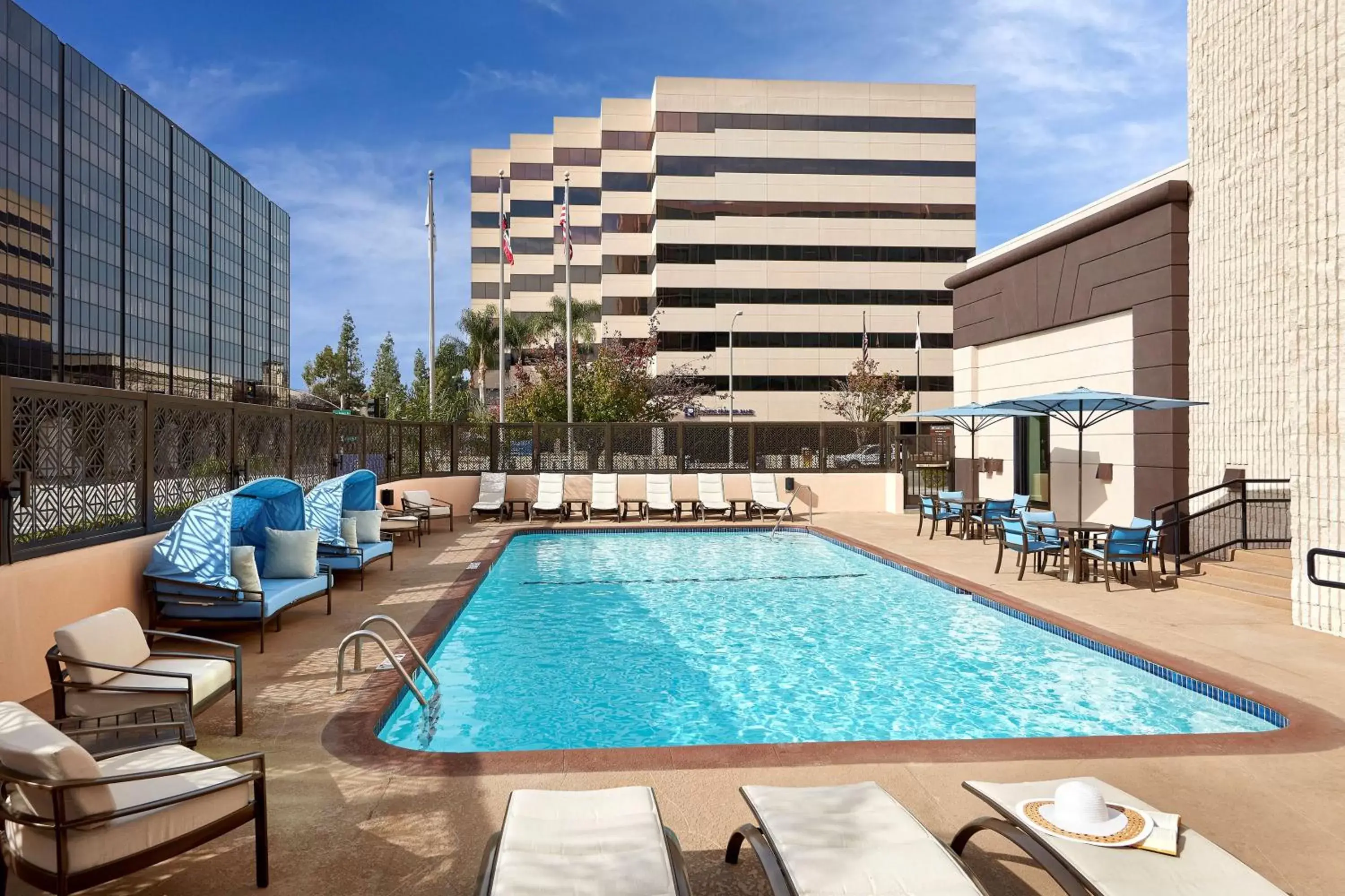 Pool view, Swimming Pool in Hilton Pasadena