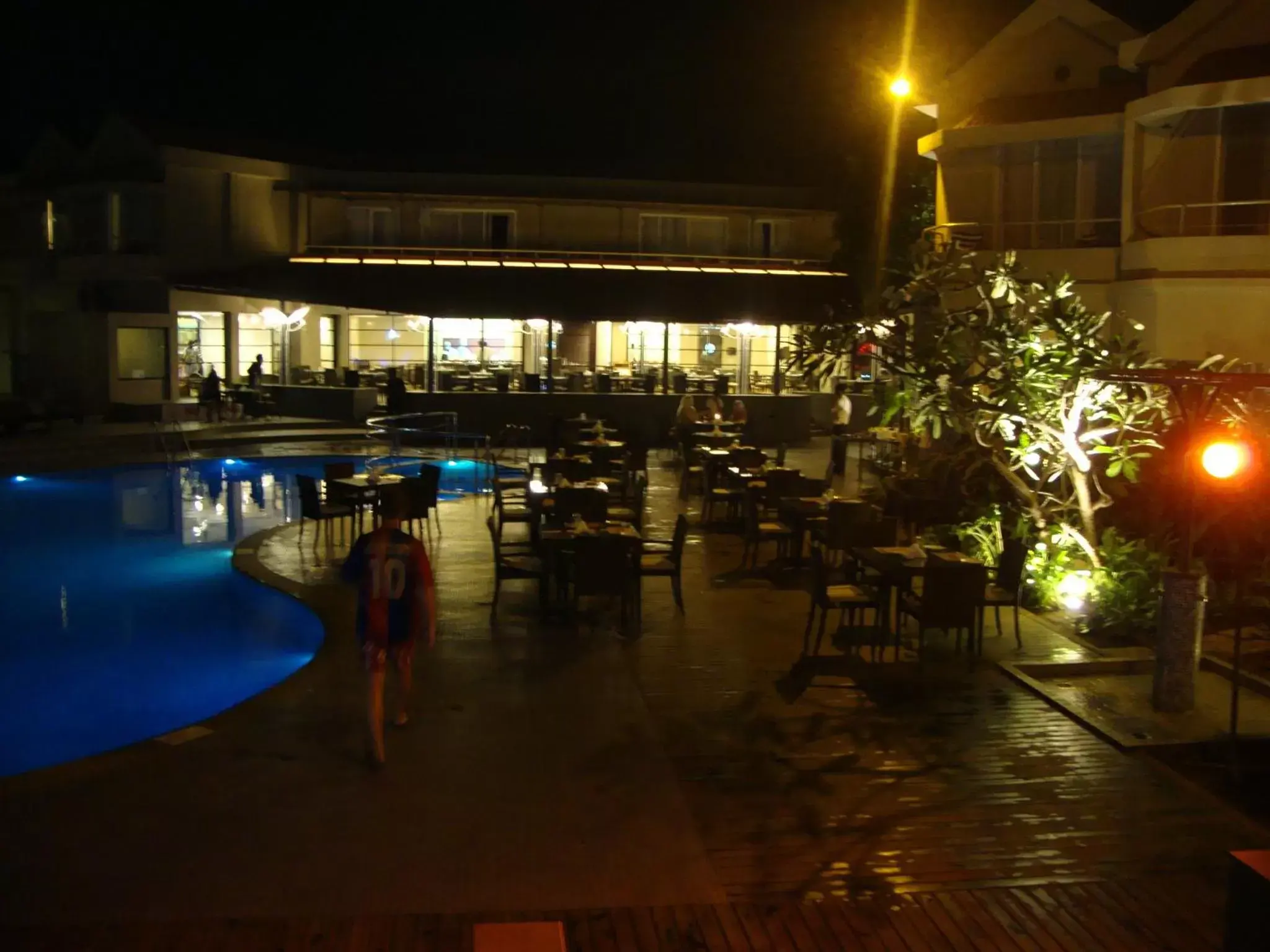 Restaurant/places to eat, Swimming Pool in Whispering Palms Beach Resort