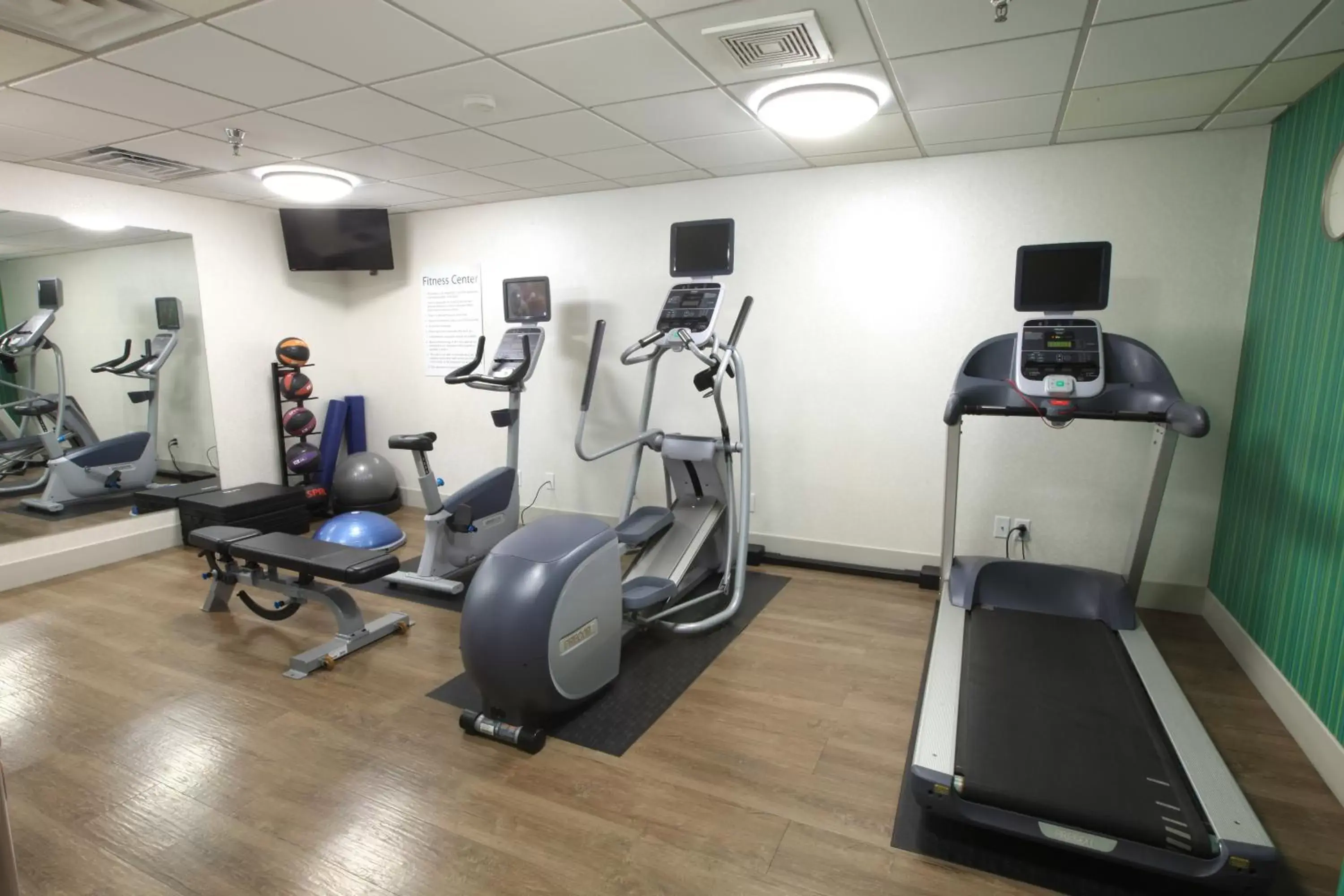 Spa and wellness centre/facilities, Fitness Center/Facilities in Holiday Inn Express & Suites Chattanooga-Hixson, an IHG Hotel