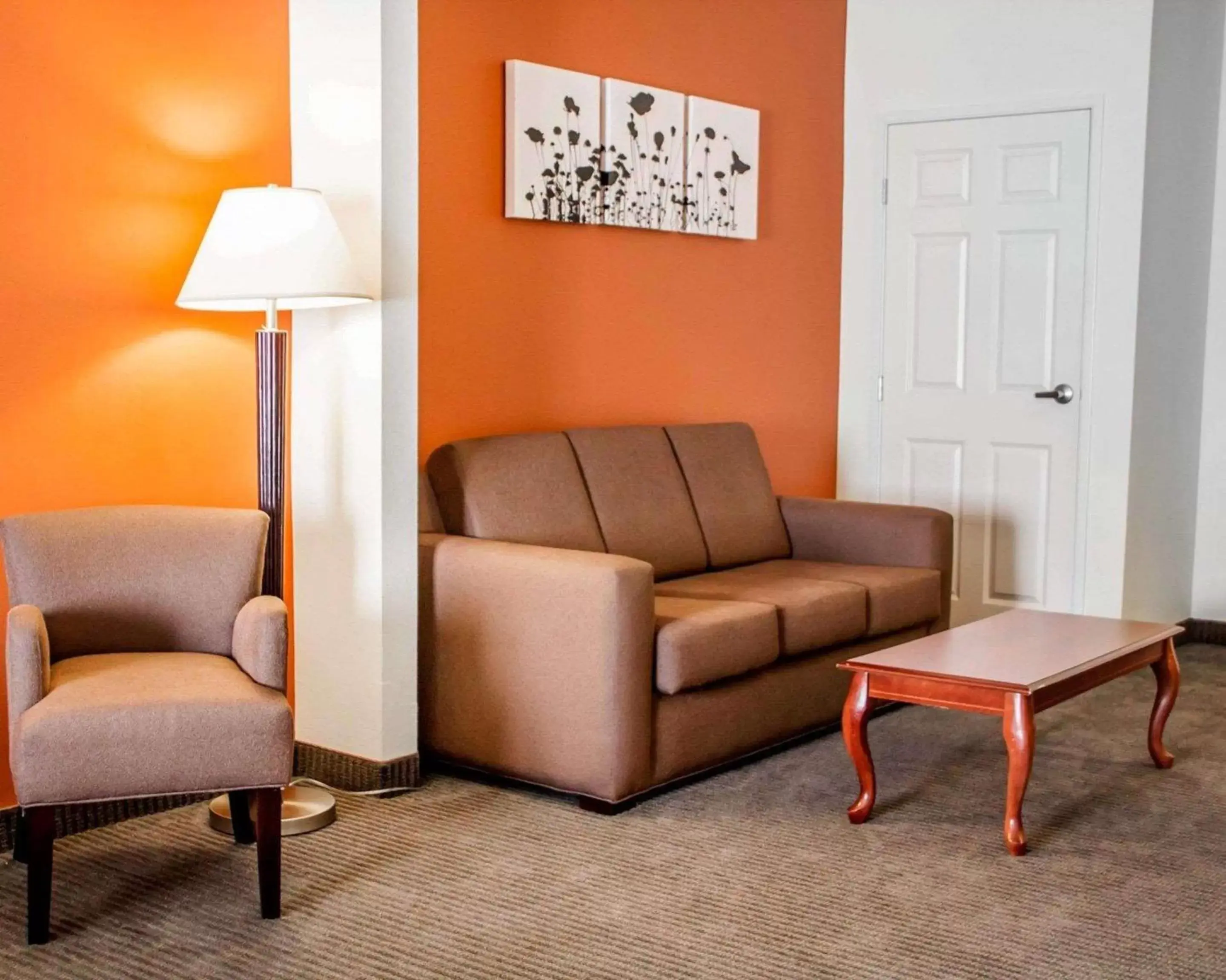 Photo of the whole room, Seating Area in Sleep Inn & Suites Oklahoma City Northwest