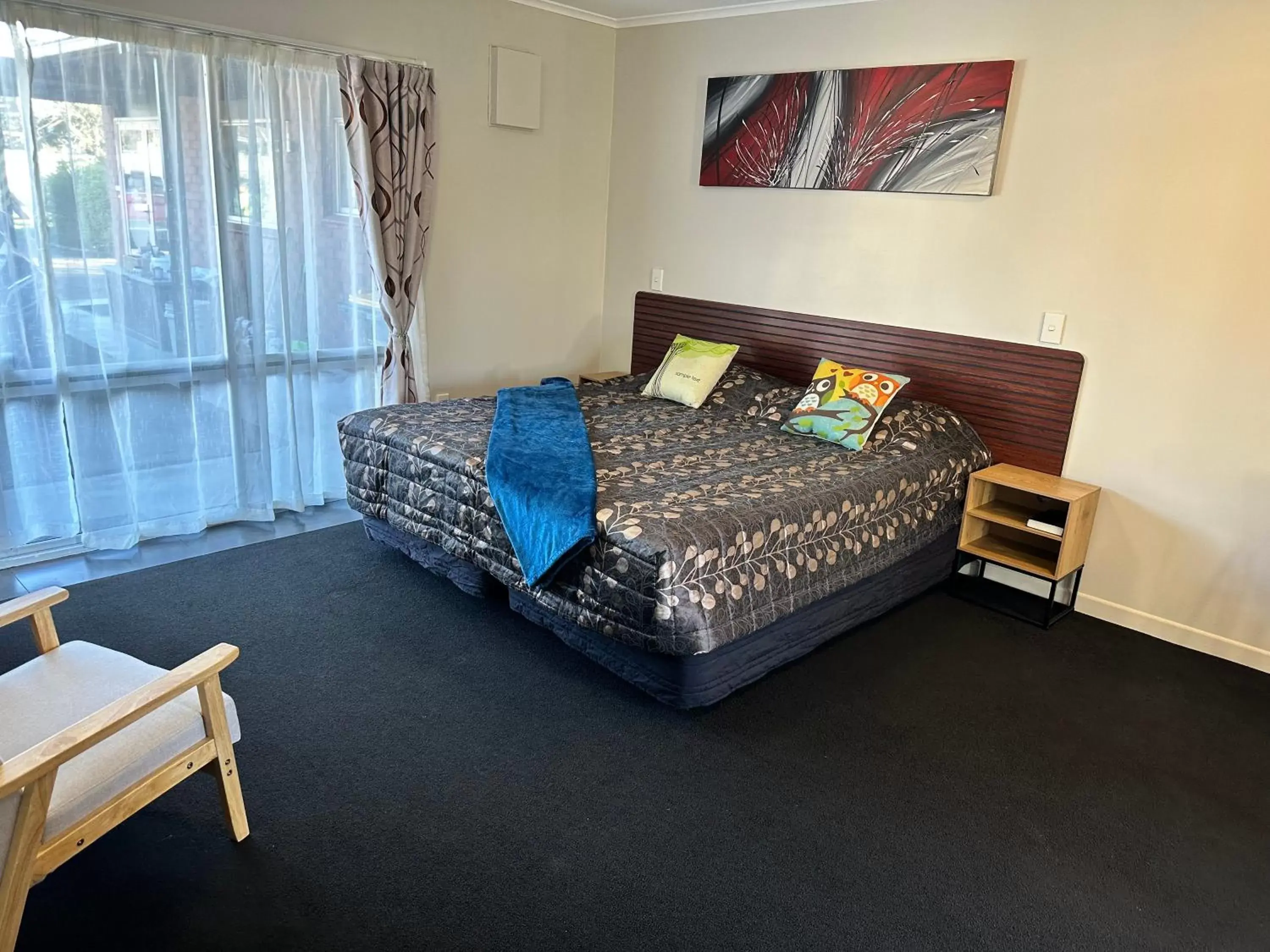 Bedroom, Bed in Red Rock Thermal Motel - Mineral Pool Bedroom, Bed in Red Rock Thermal Motel - Mineral Pool