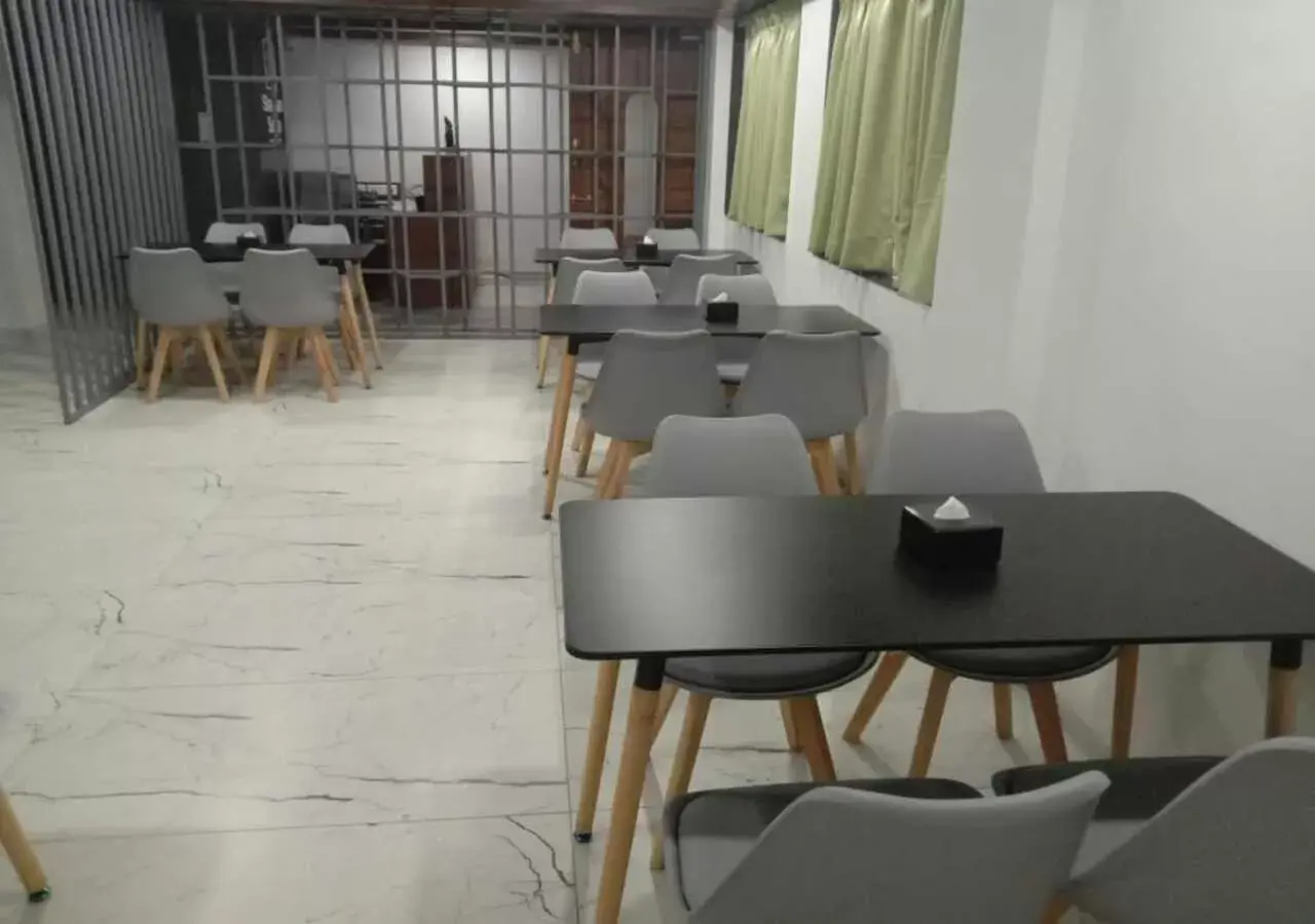 Restaurant/places to eat in Sharman Suites Restaurant/places to eat in Sharman Suites