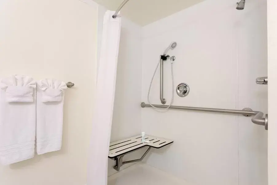 Bathroom in Travelodge by Wyndham Orange County Airport/ Costa Mesa