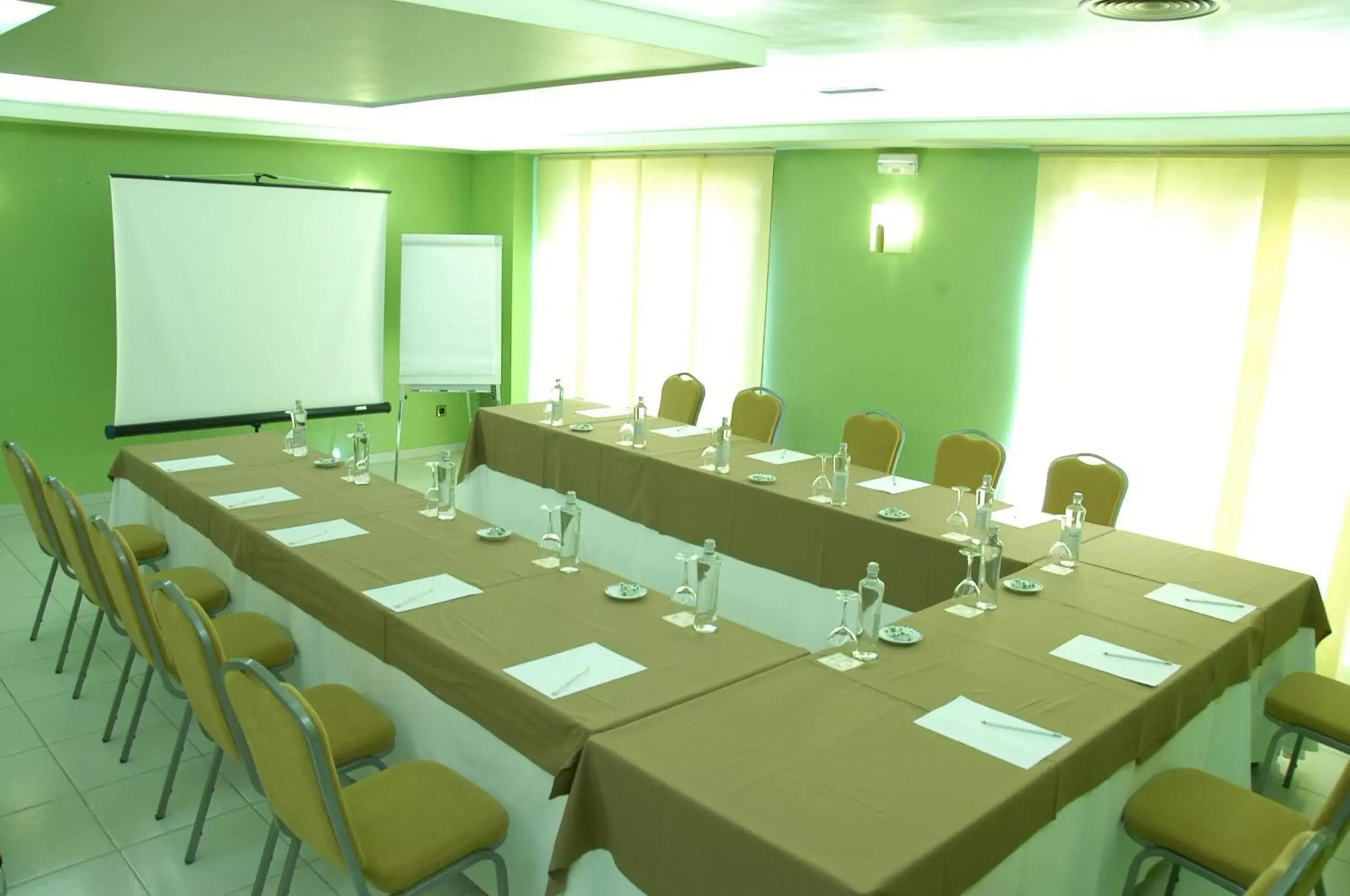 Business facilities, Business Area/Conference Room in Felix Hotel