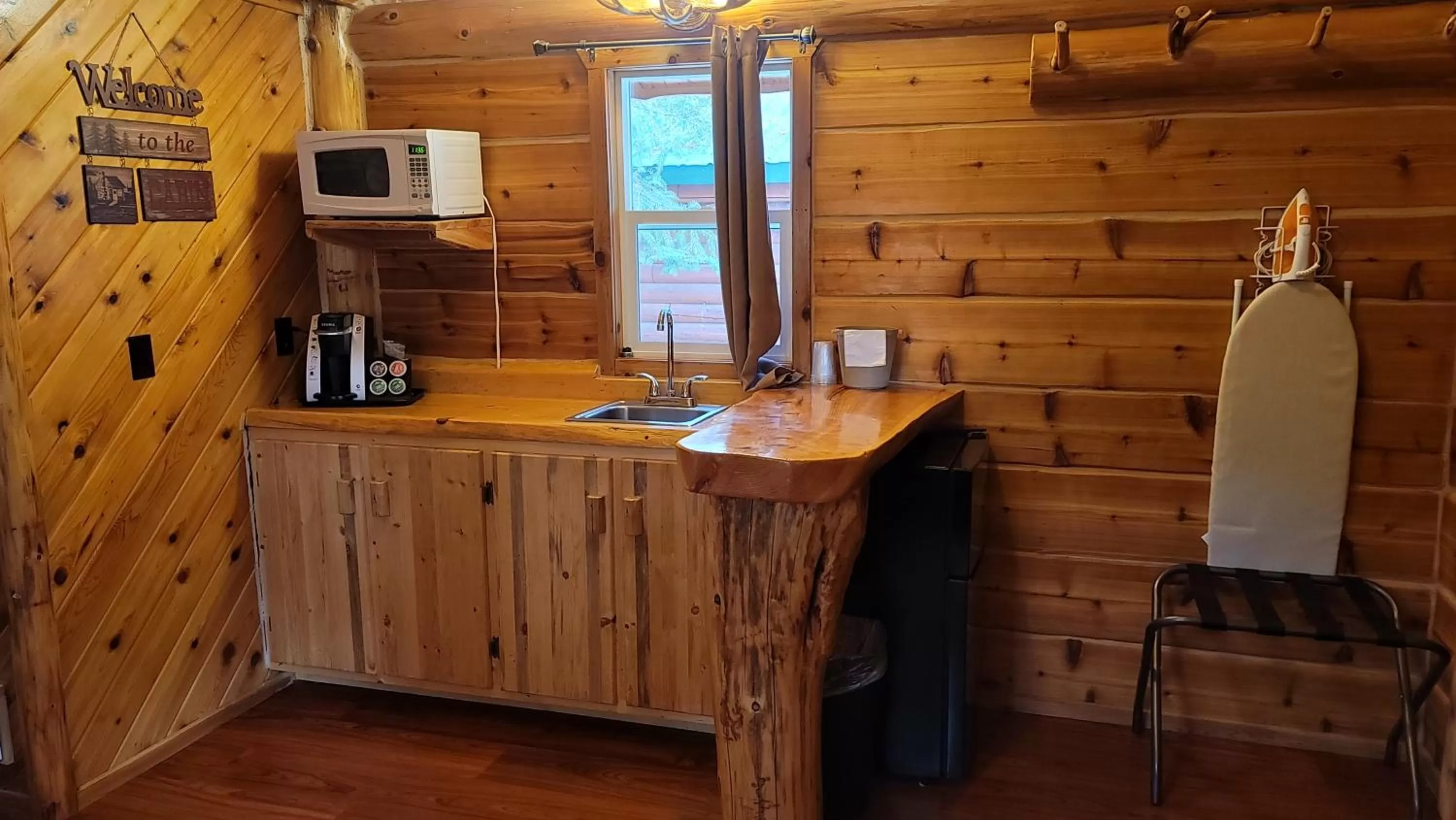 Riverfront Motel & Cabins