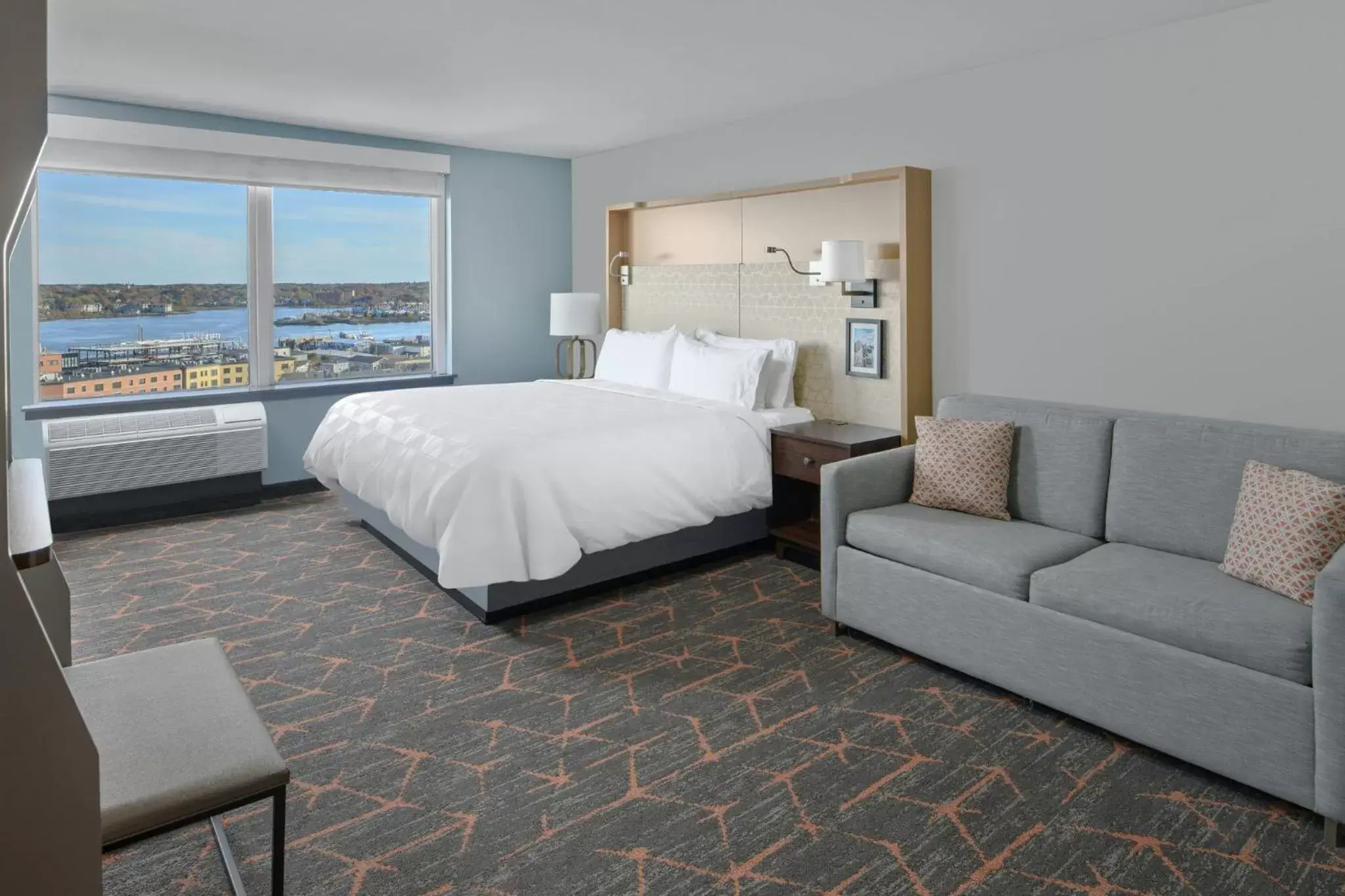 Photo of the whole room in Holiday Inn Portland-By the Bay, an IHG Hotel