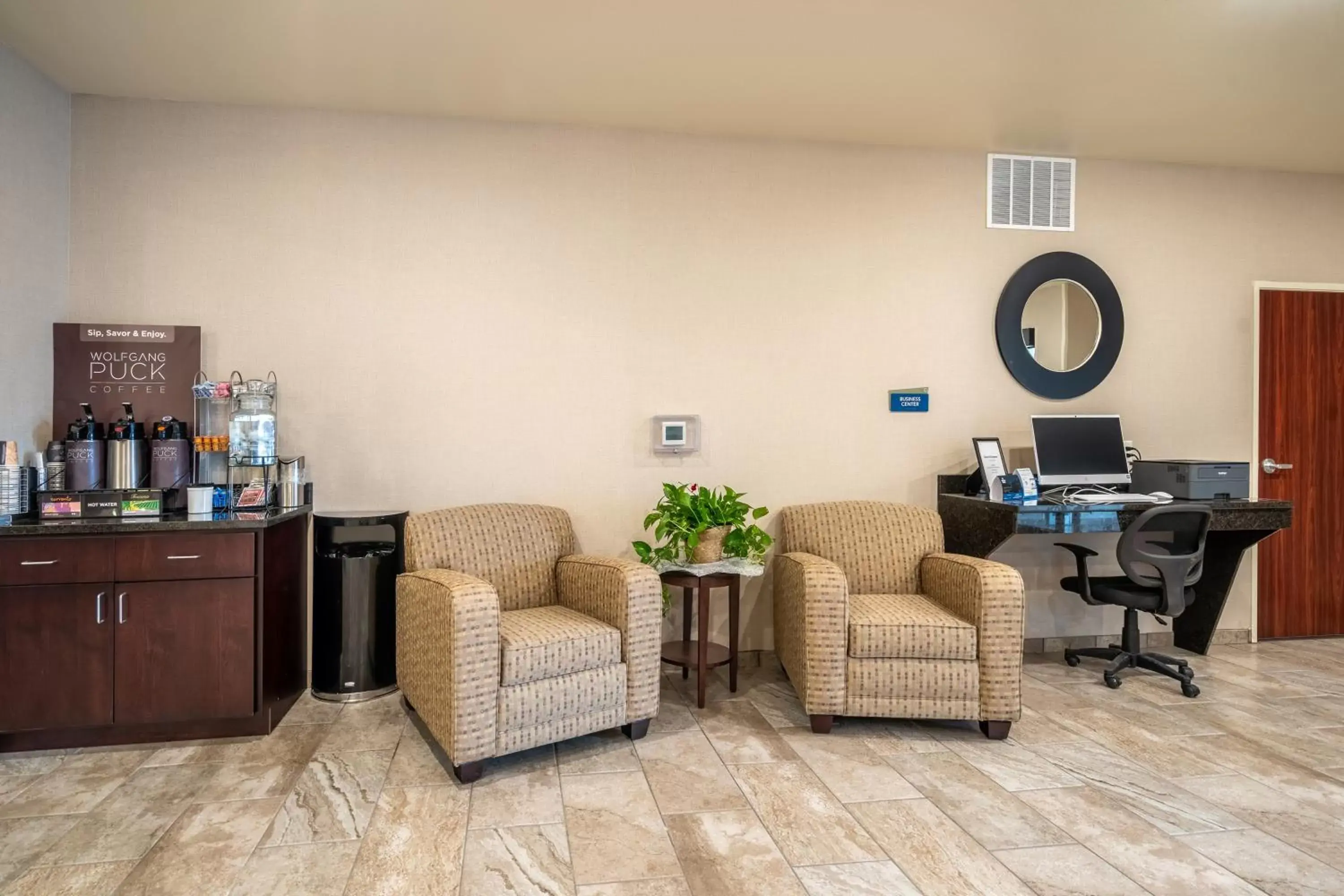 Lobby or reception in Cobblestone Hotel & Suites - Newport