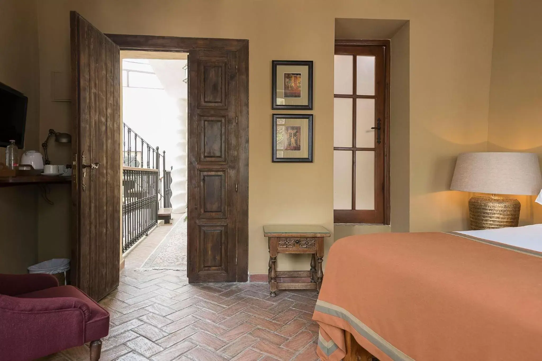 Bedroom, Seating Area in Hotel La Casa del Califa