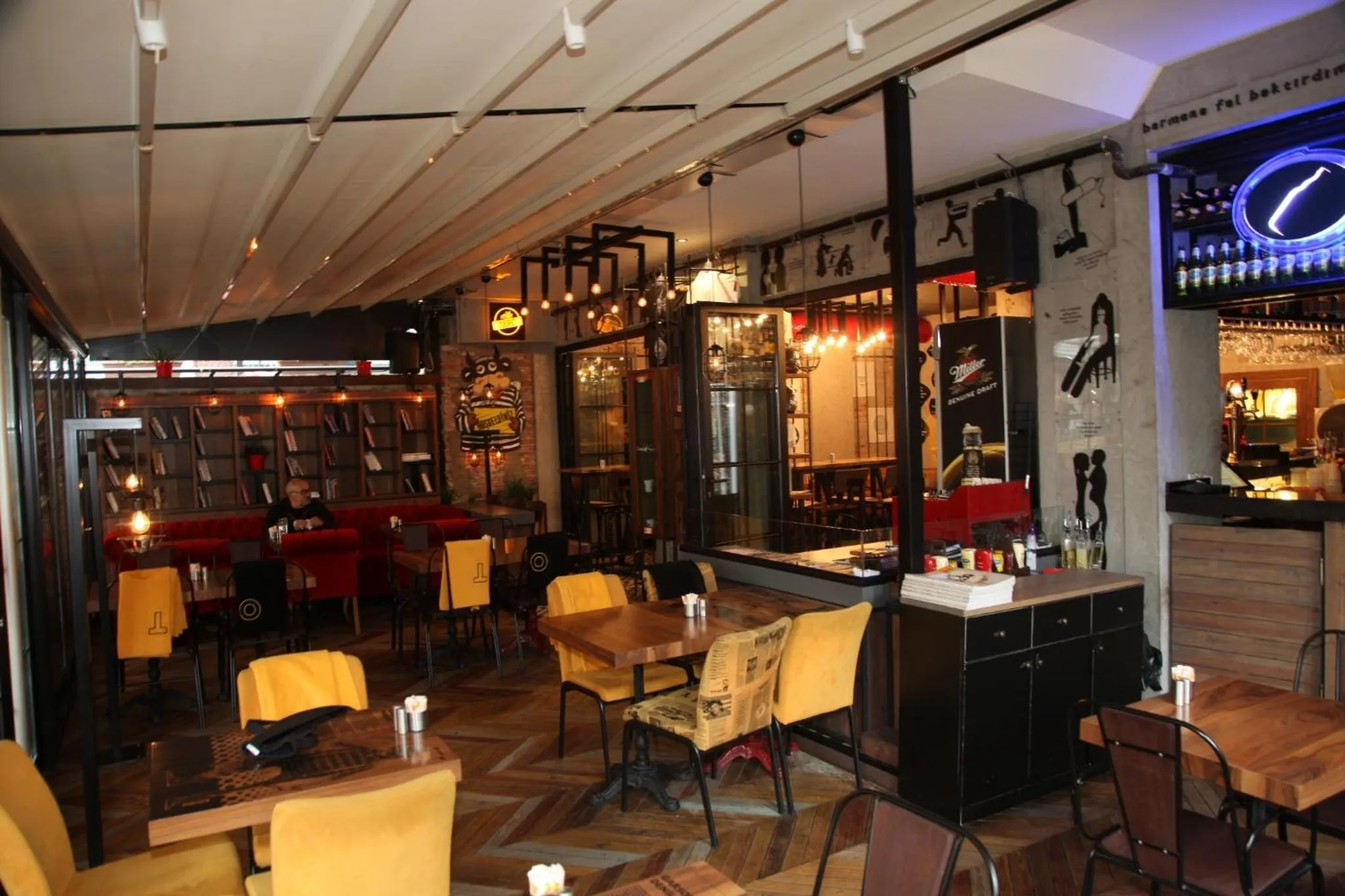 Restaurant/places to eat in Sonno Boutique Rooms & Suites