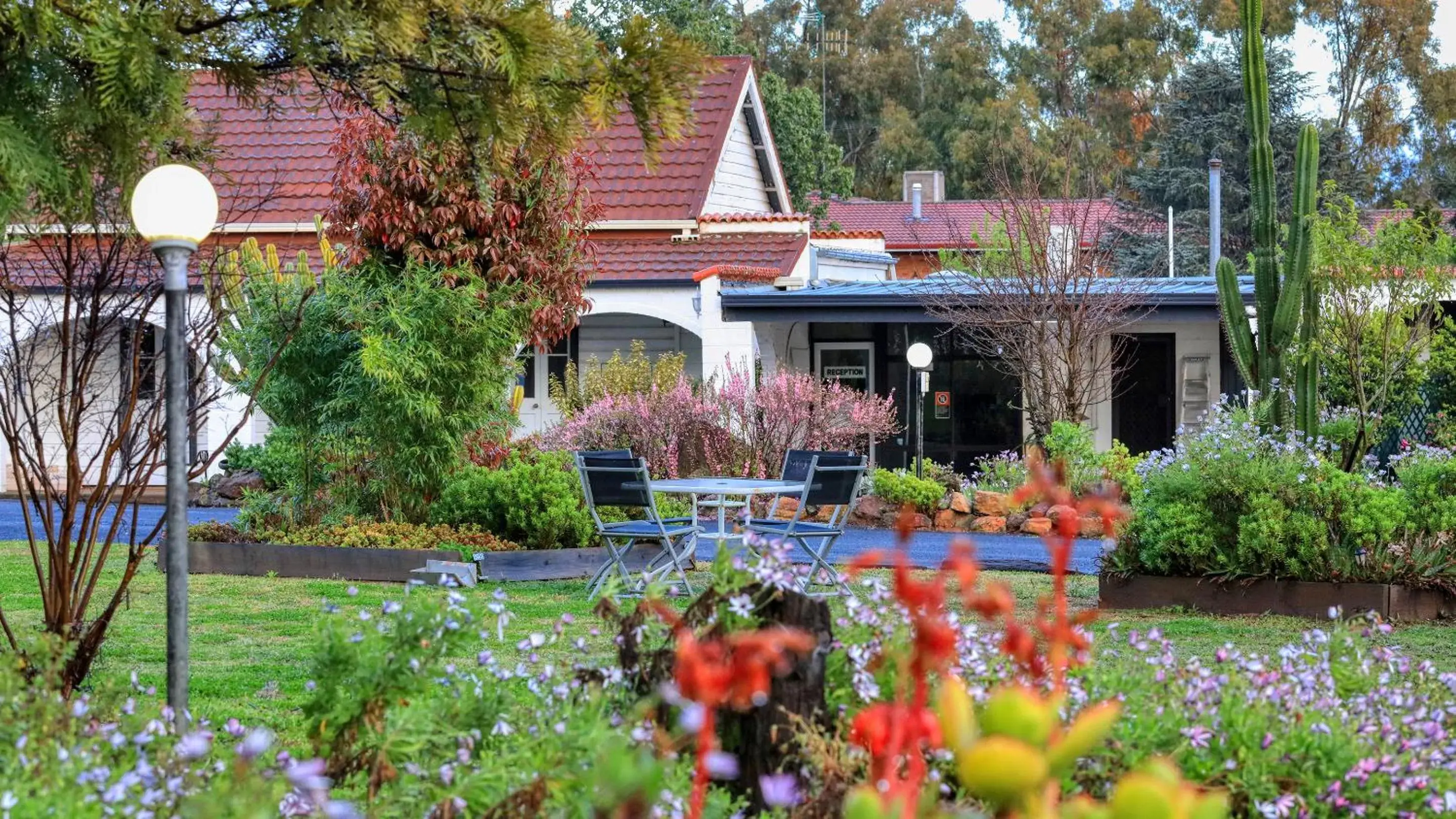 Garden view, Property Building in Azalea Motel