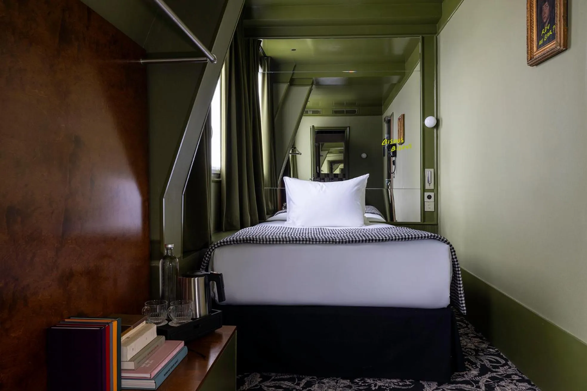 Photo of the whole room, Bed in Hôtel du Home Moderne