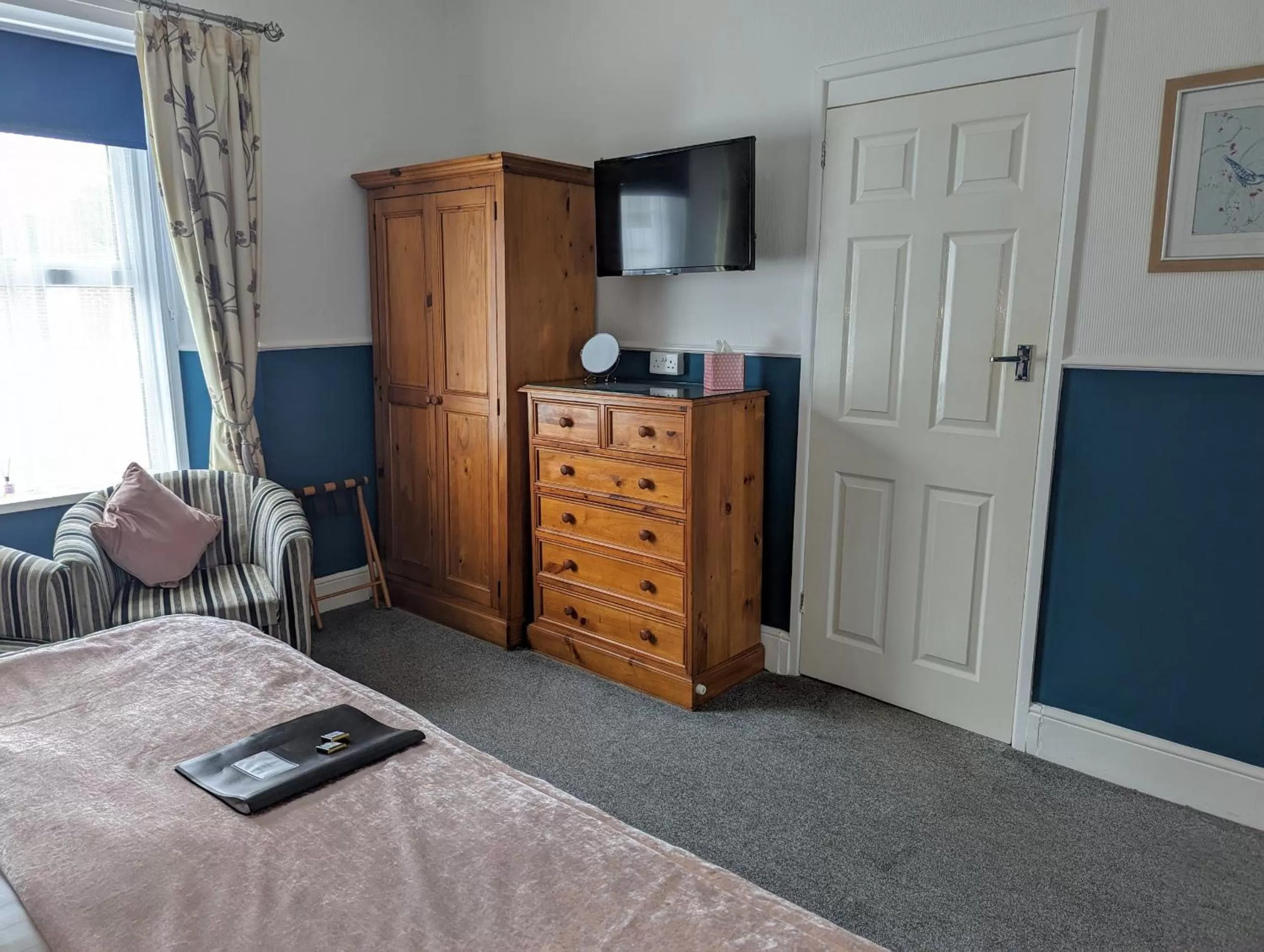 Bedroom, Bed in Abingdon House