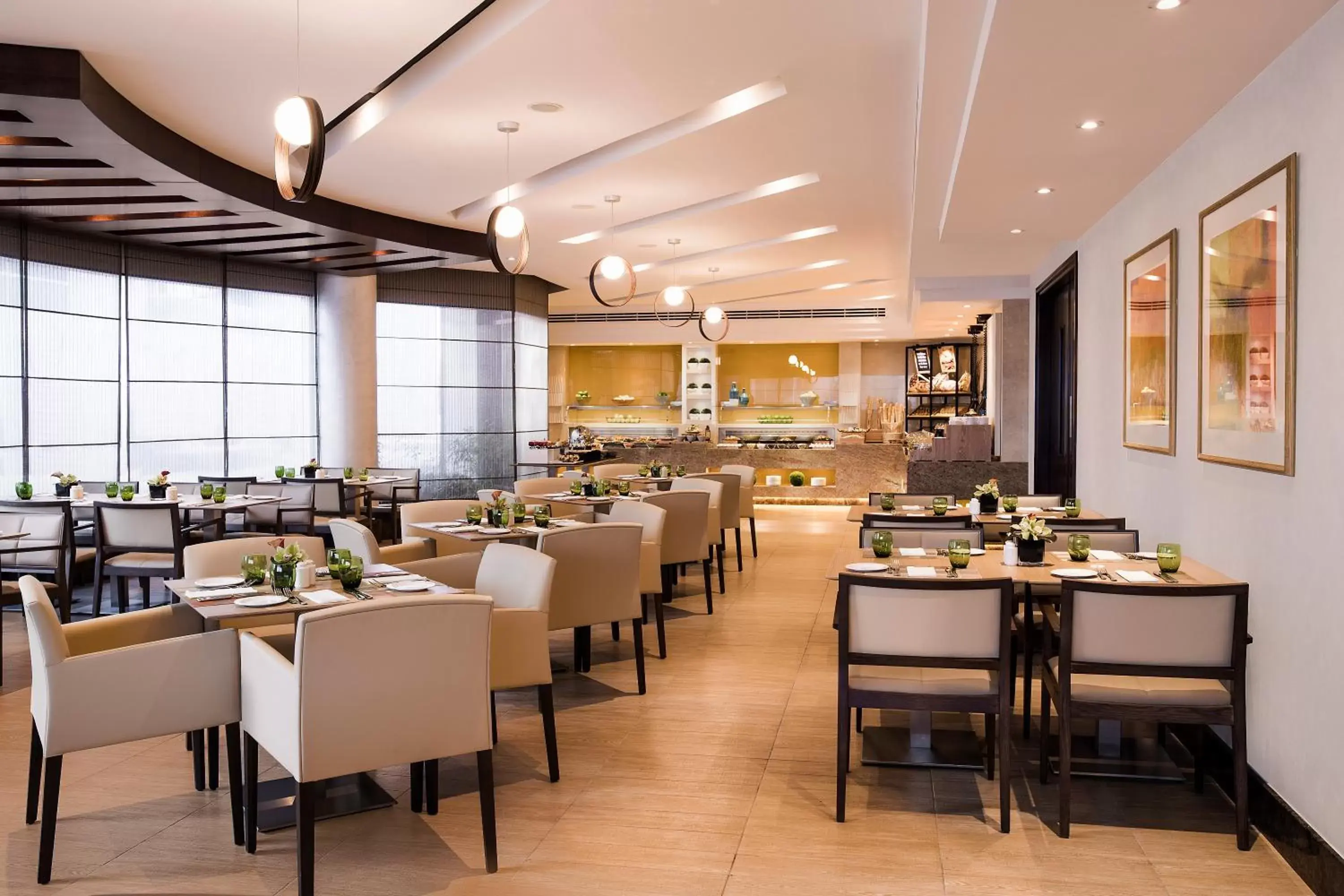 Dining area, Restaurant/Places to Eat in Jumeira Rotana – Dubai