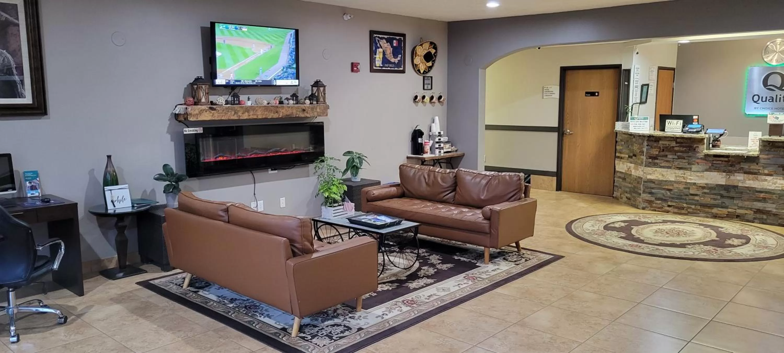 Lobby or reception in Quality Inn & Suites Salina National Forest Area
