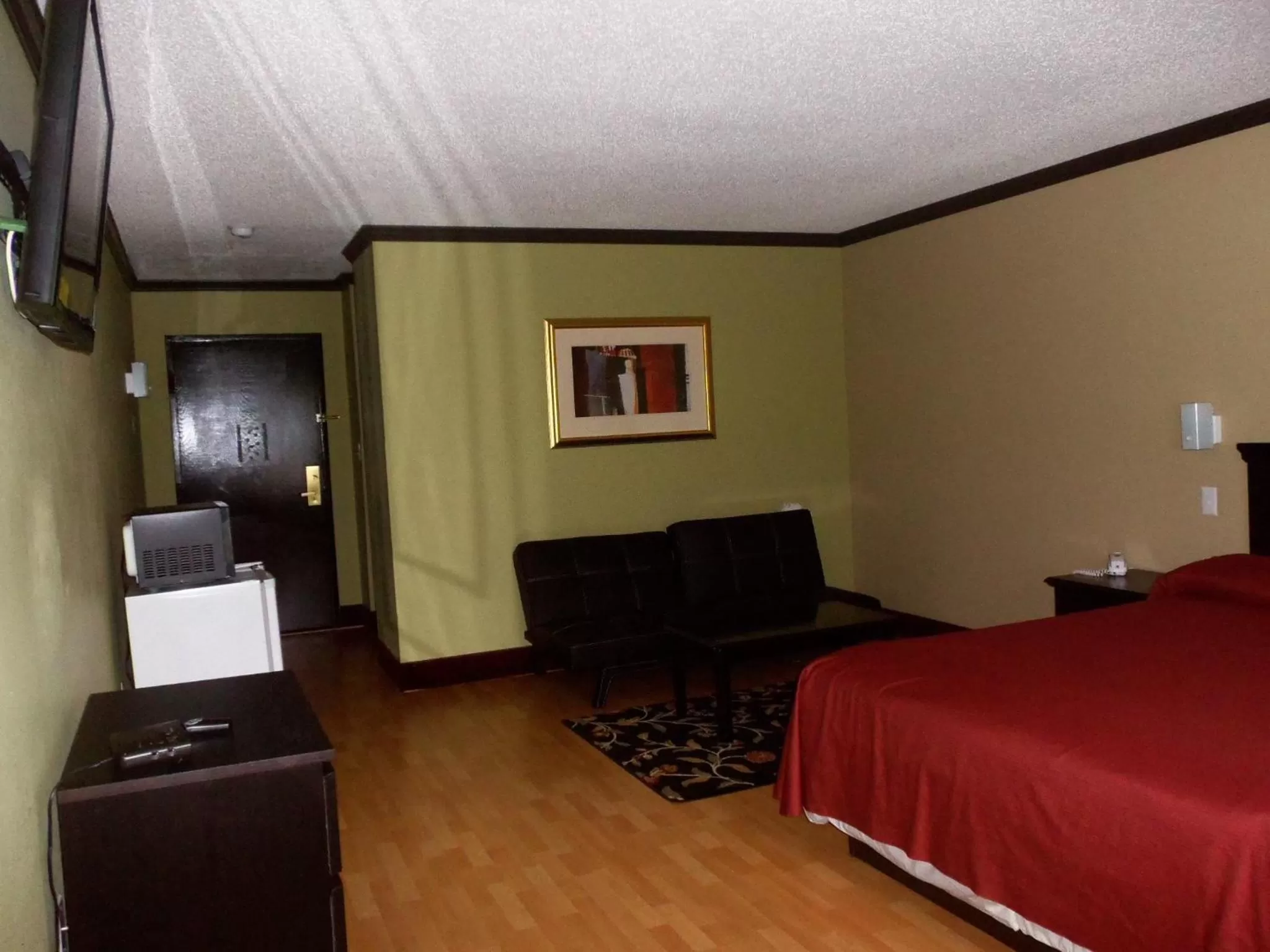 Seating area, Bed in Araamda Inn