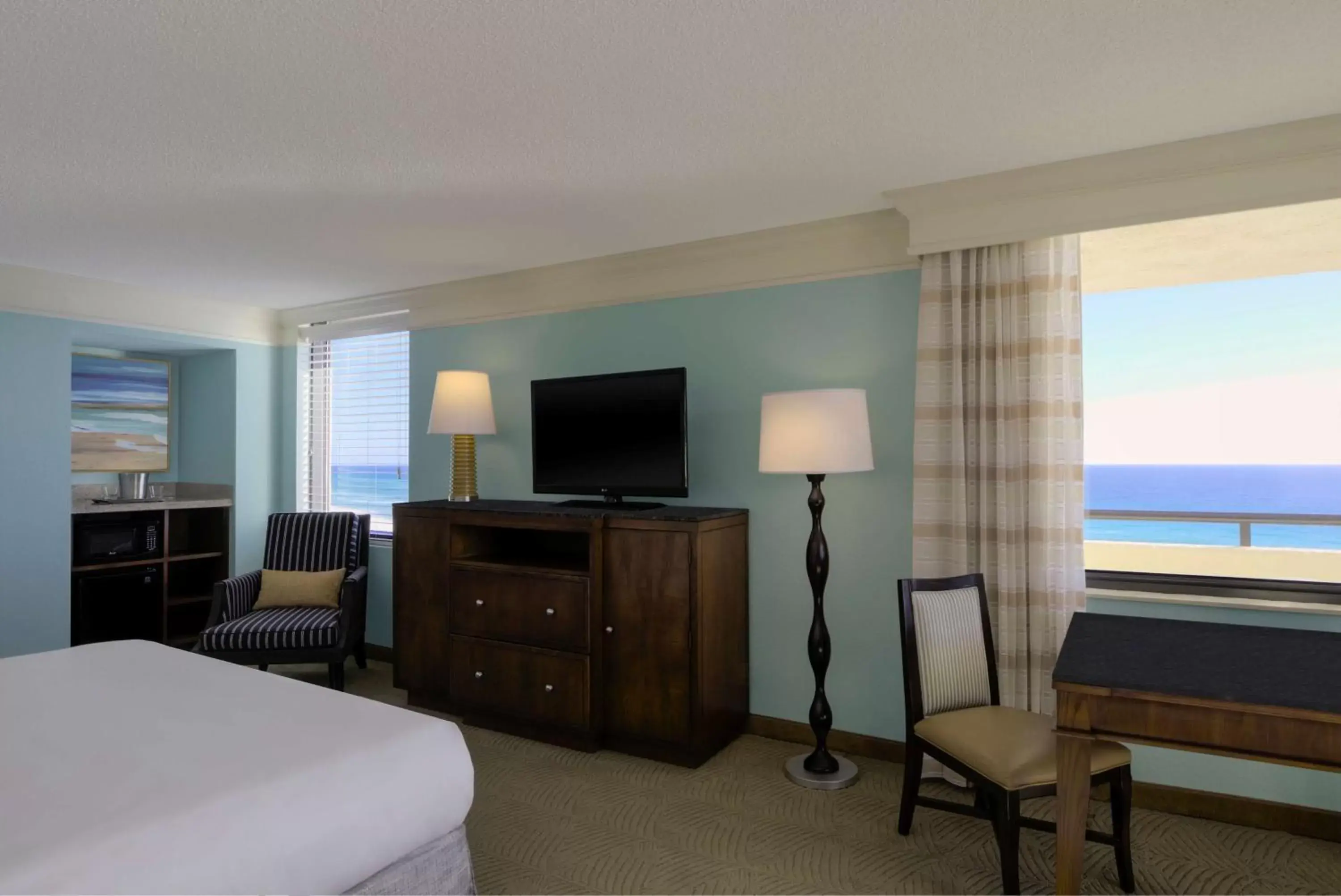 Bedroom, TV/Entertainment Center in Hilton Sandestin Beach Golf Resort & Spa