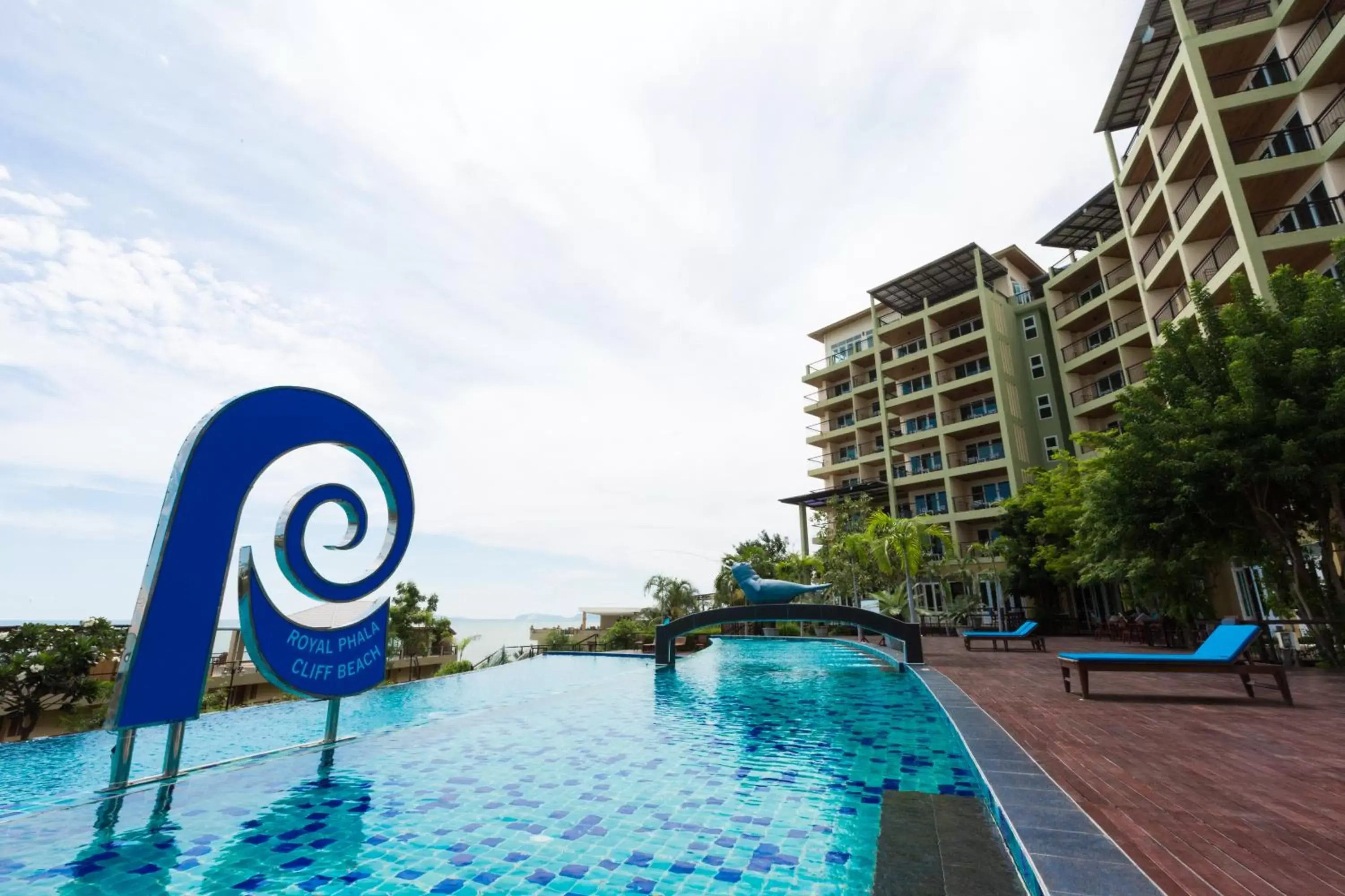 Swimming Pool in Royal Phala Cliff Beach Resort