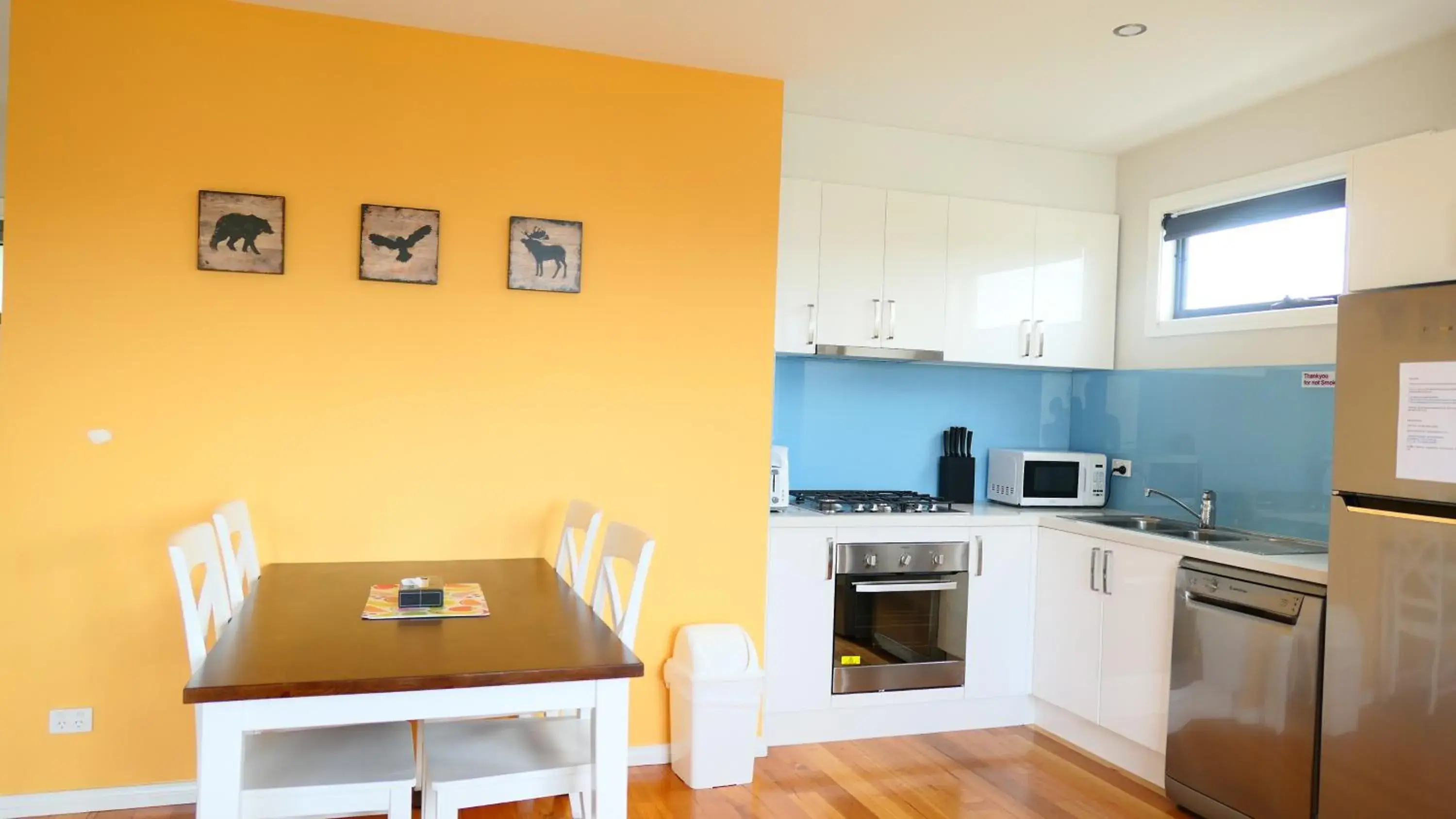 Kitchen/Kitchenette in Apollo Bay Seal Apartments
