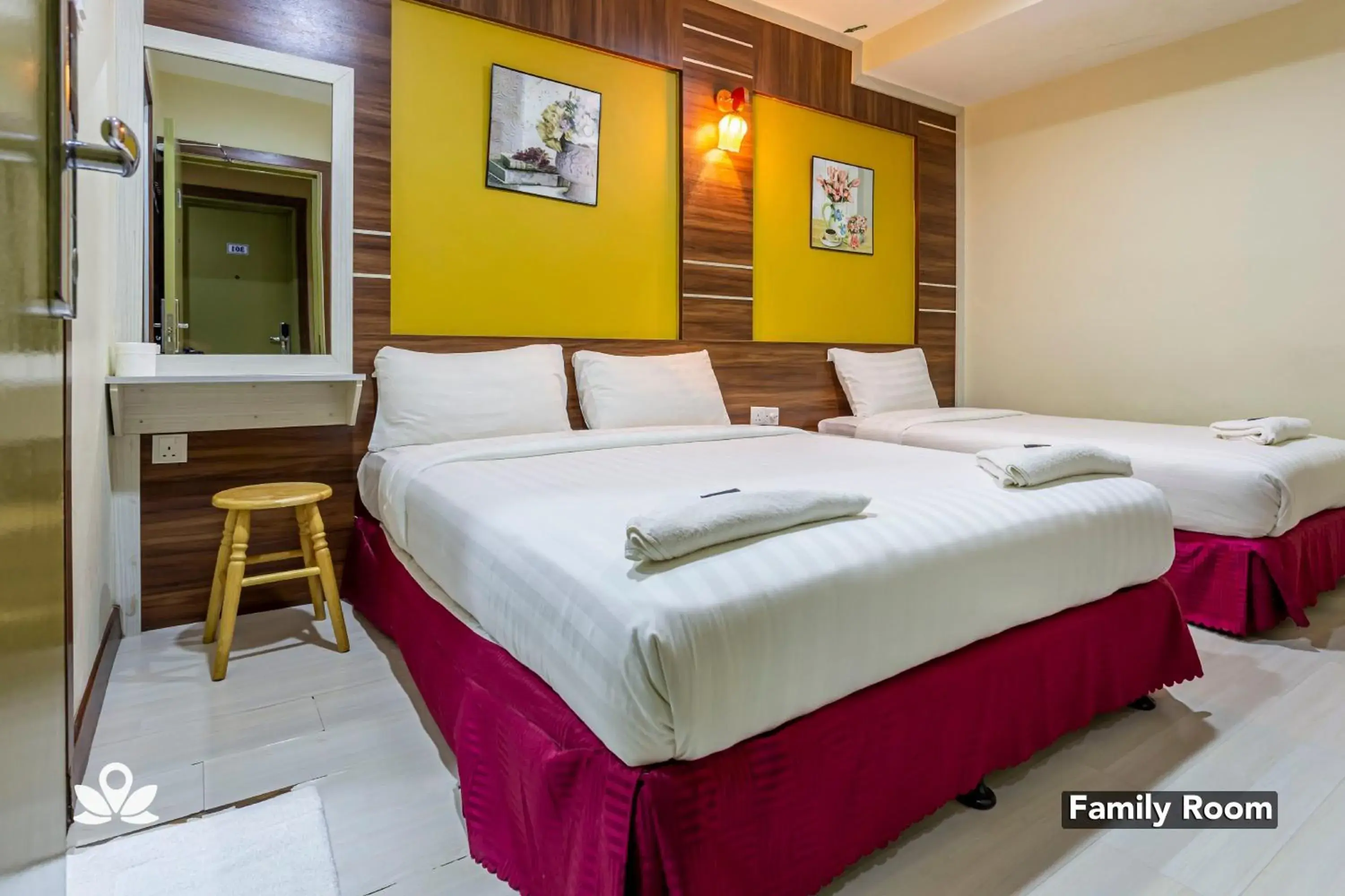 Bedroom, Bed in Golden Night Hotel