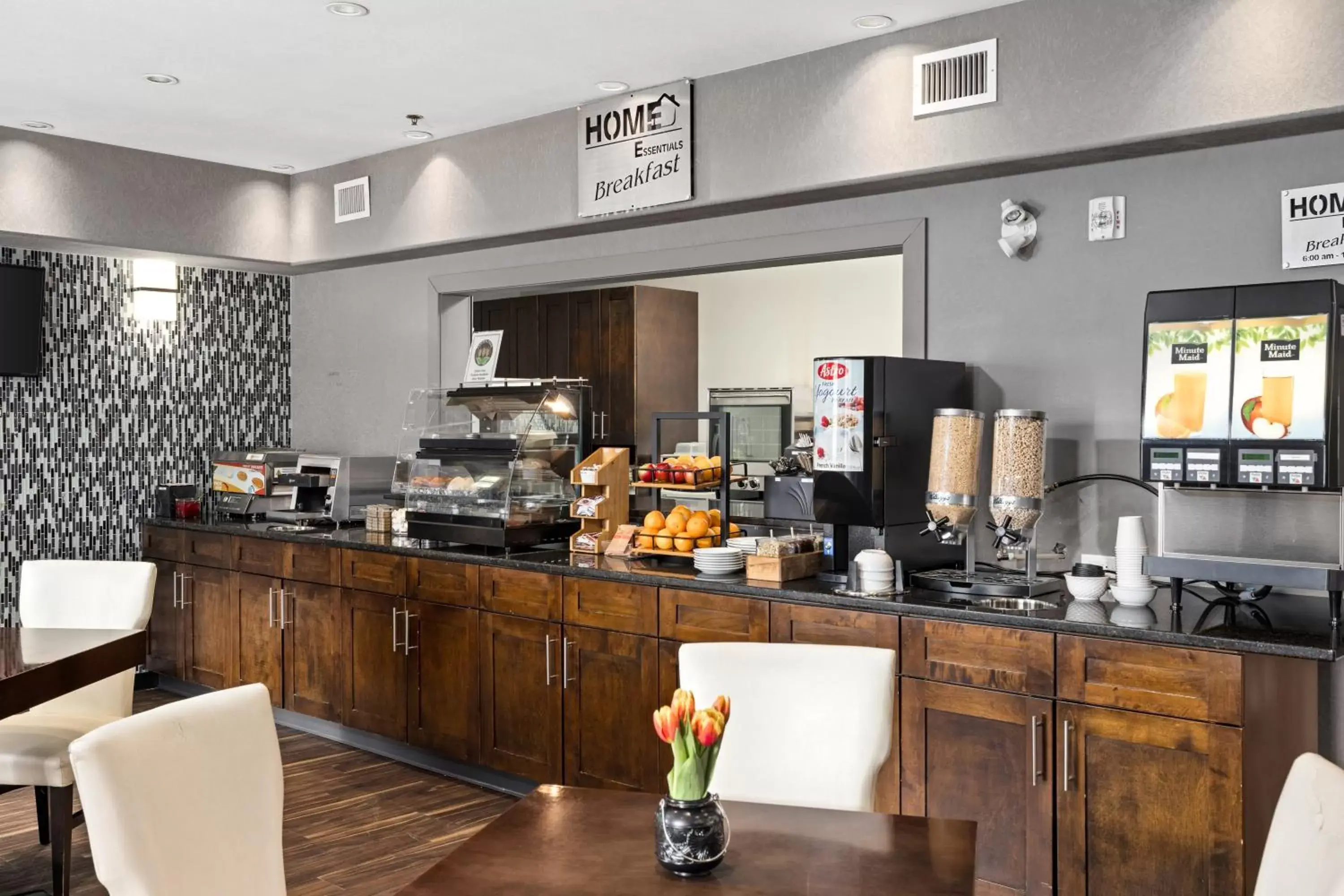 Food and drinks, Restaurant/Places to Eat in Home Inn & Suites - Swift Current