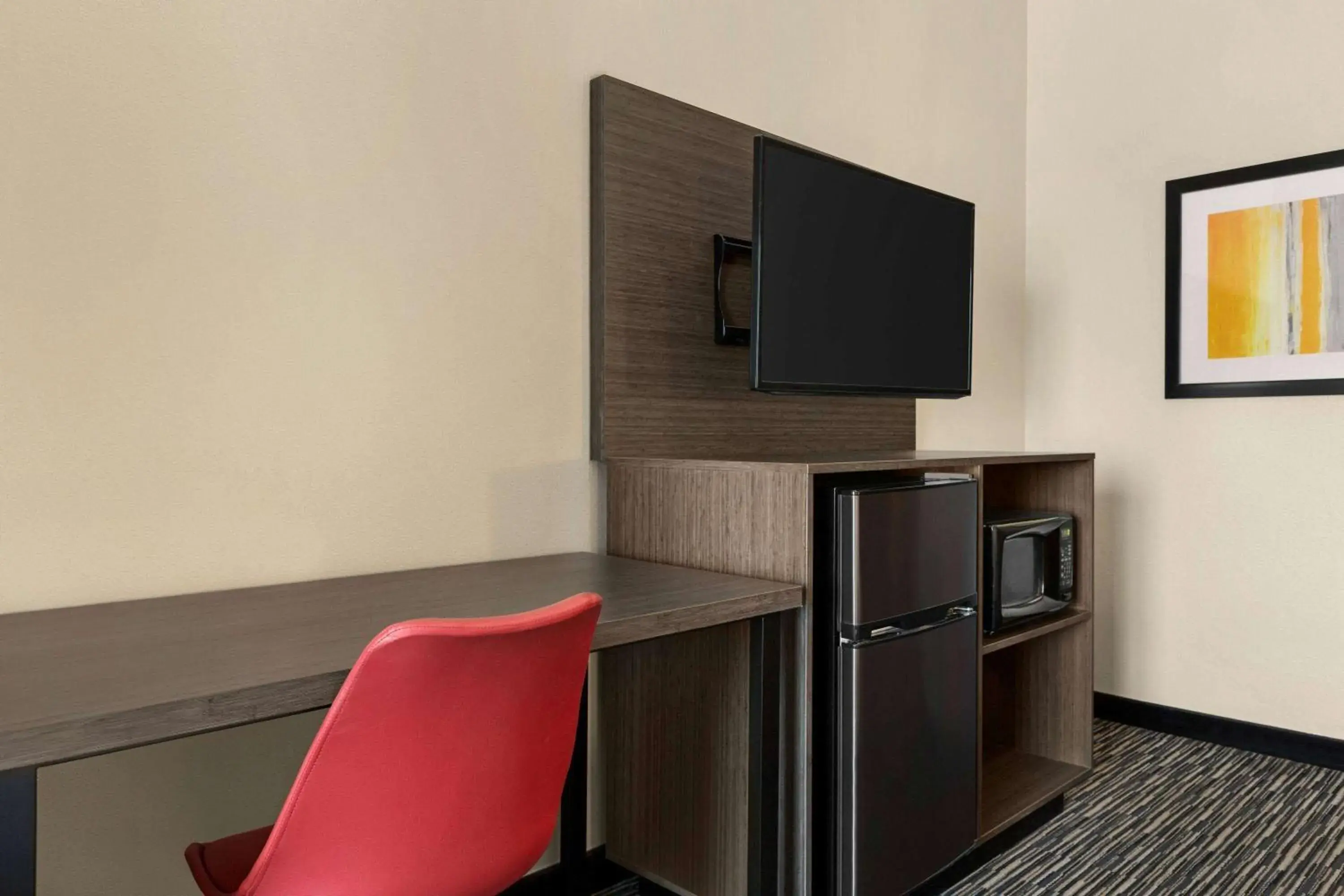 Bed, TV/Entertainment Center in Ramada by Wyndham Marina