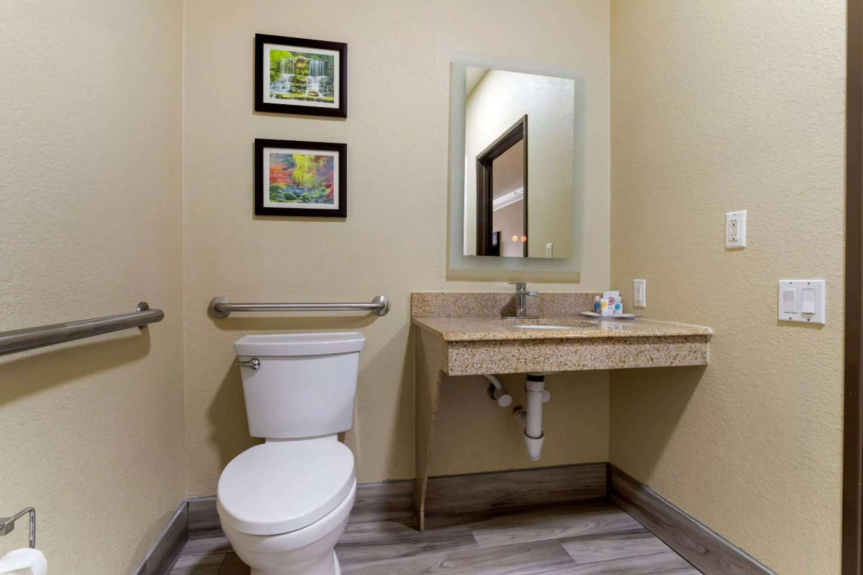 Bathroom in Comfort Suites Kingwood Humble Houston North