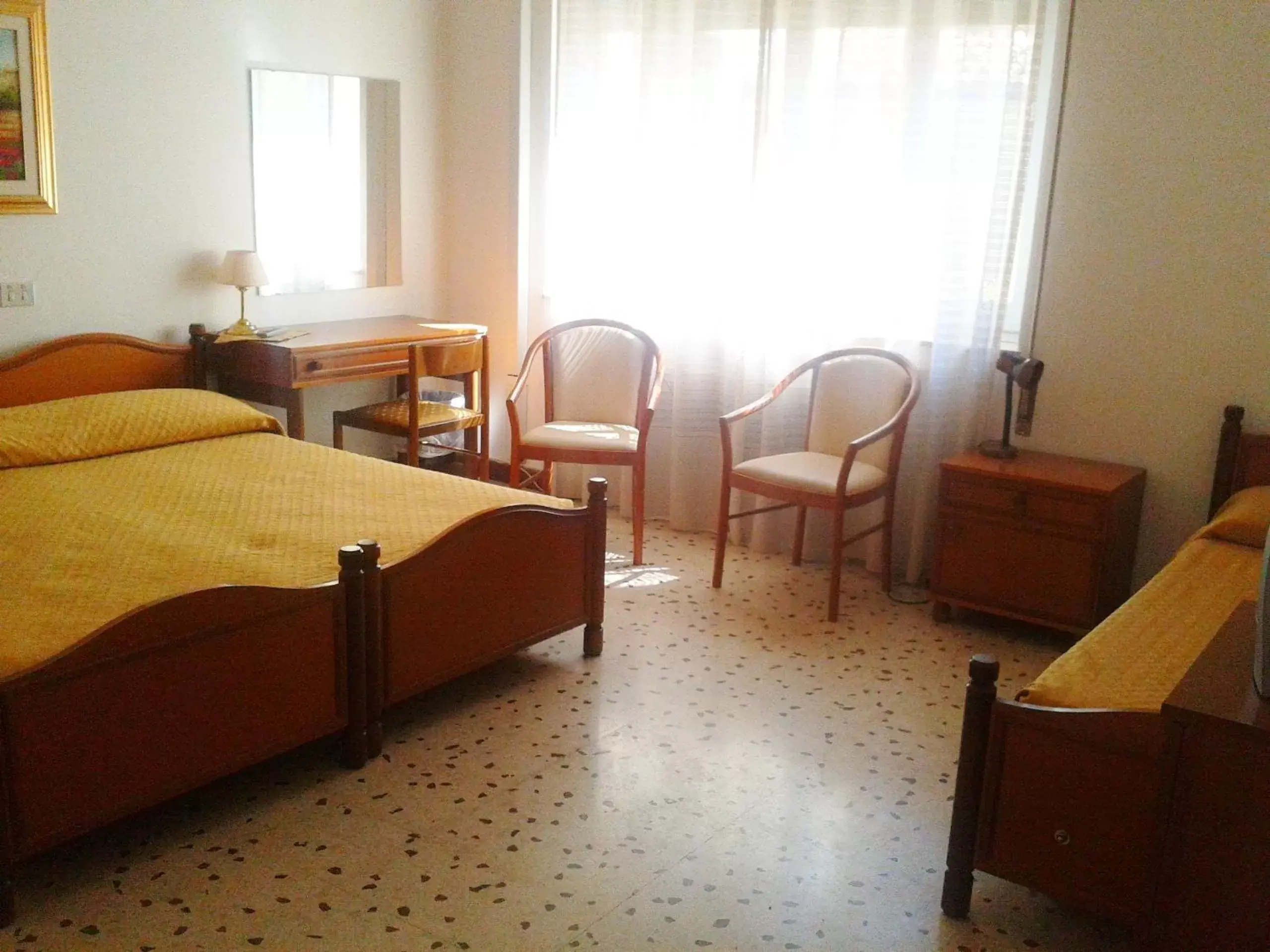 Standard Triple Room in San Gabriele
