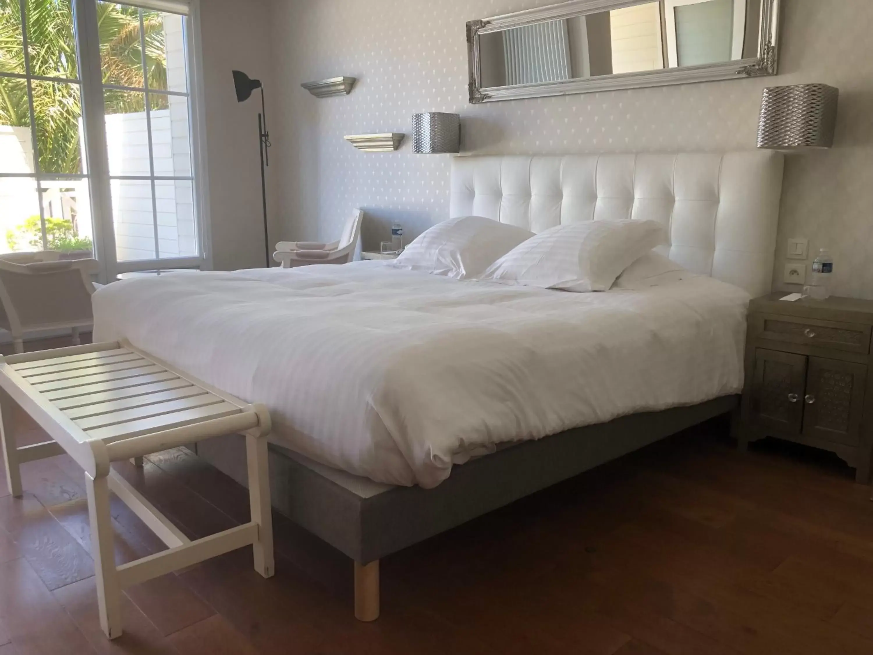 Bed in Baie des Anges