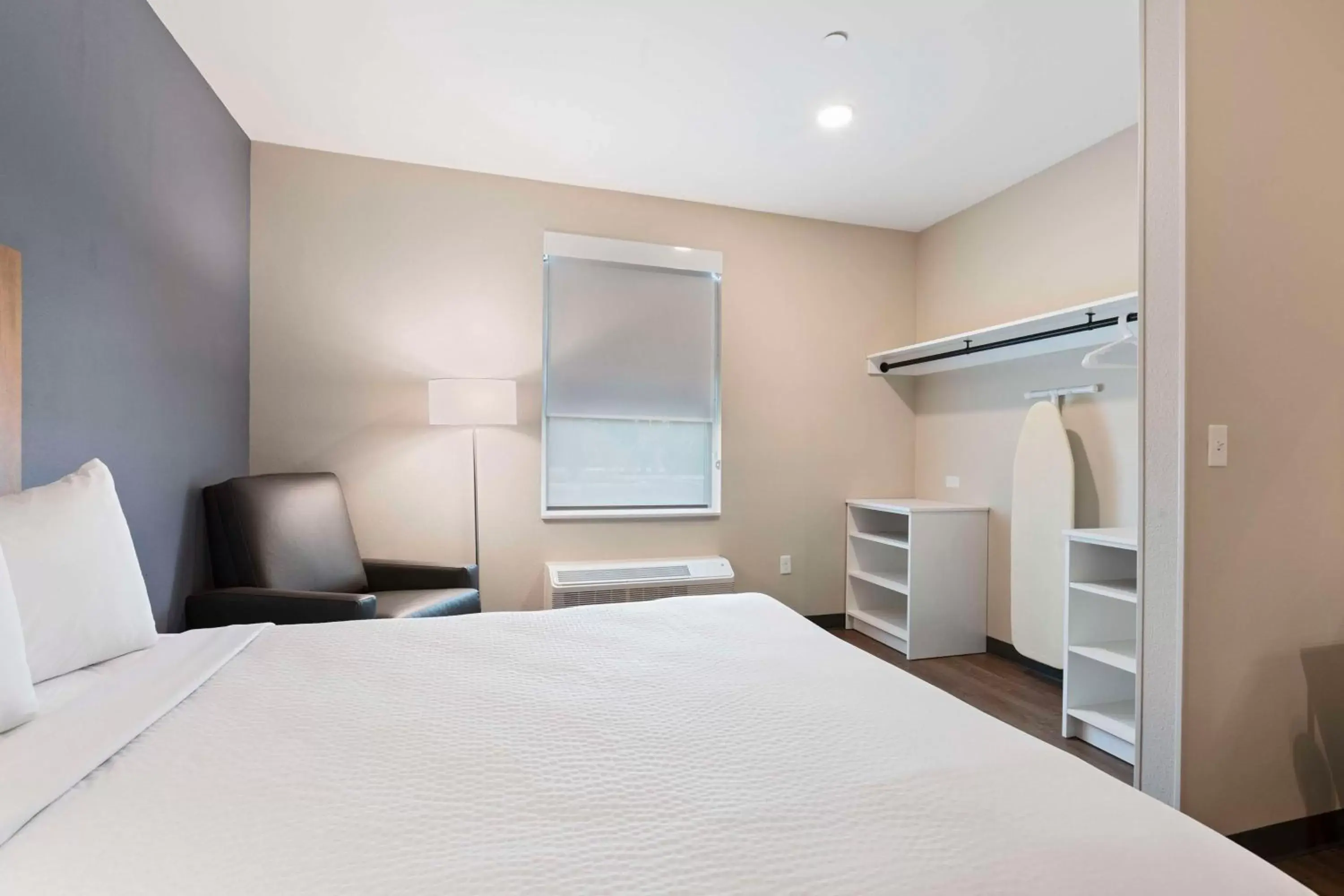 Bedroom, Bed in Extended Stay America Premier Suites - Fredericksburg