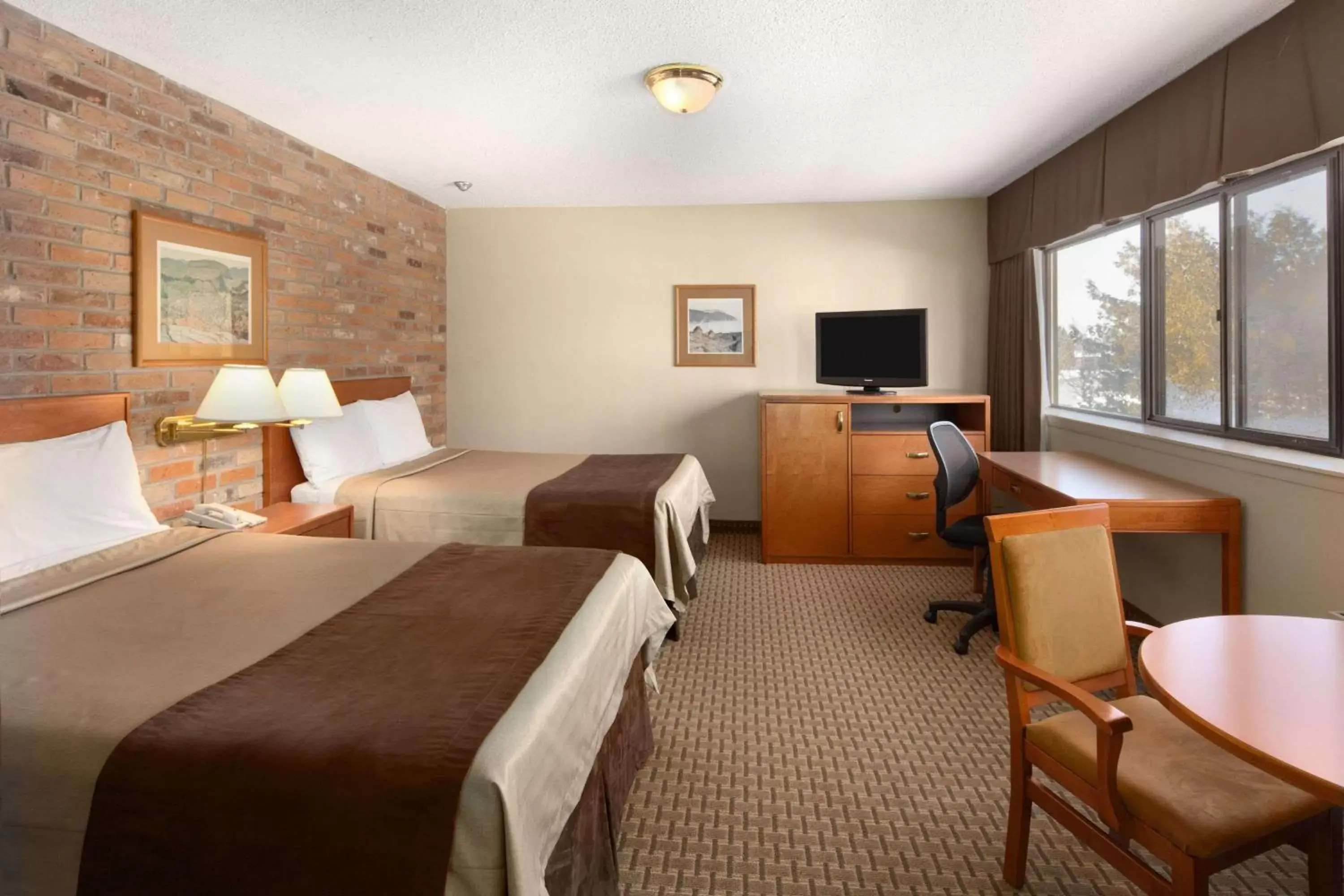 Photo of the whole room in Travelodge by Wyndham Thunder Bay ON