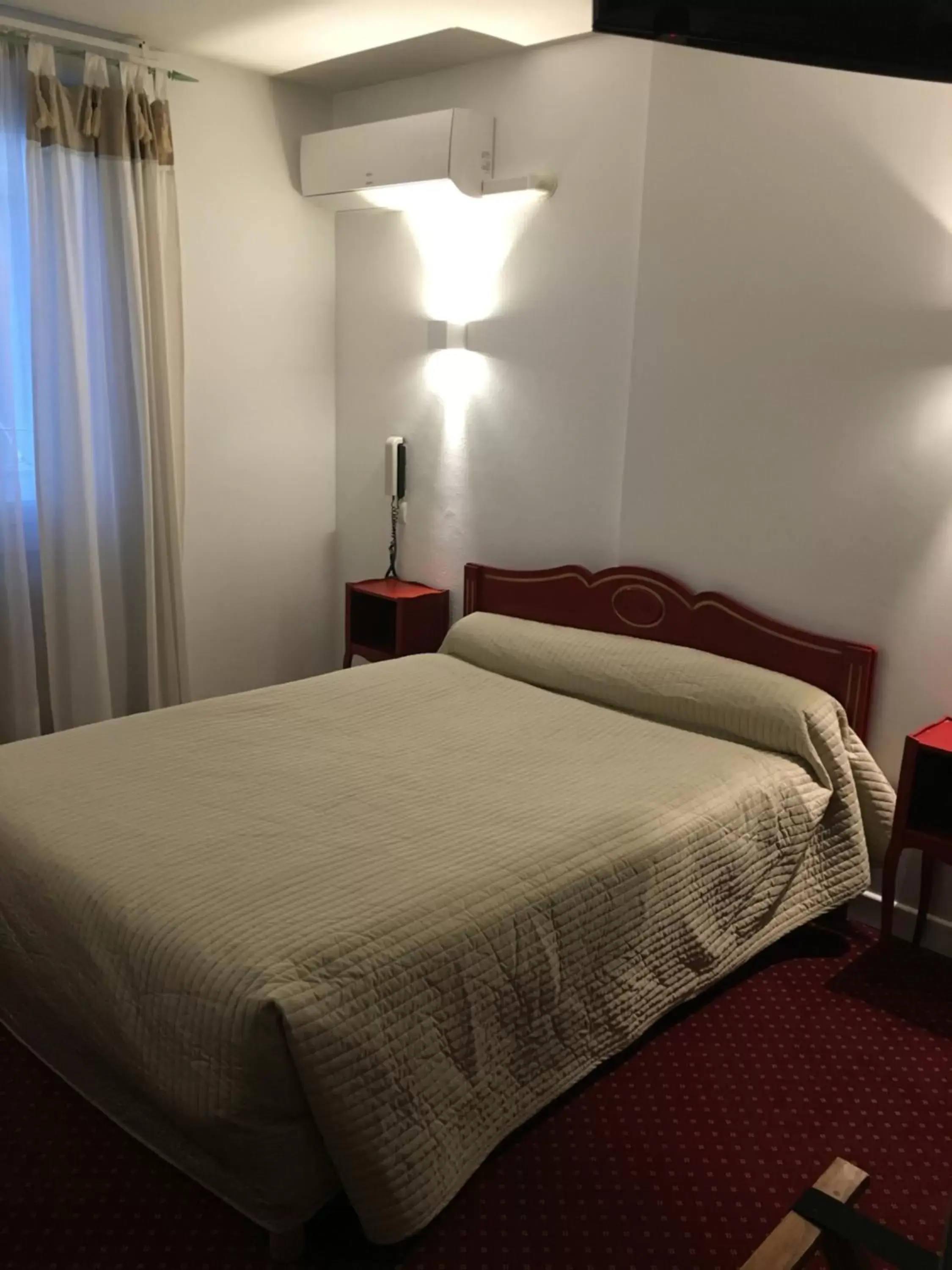 Bed in Hotel Victor Hugo