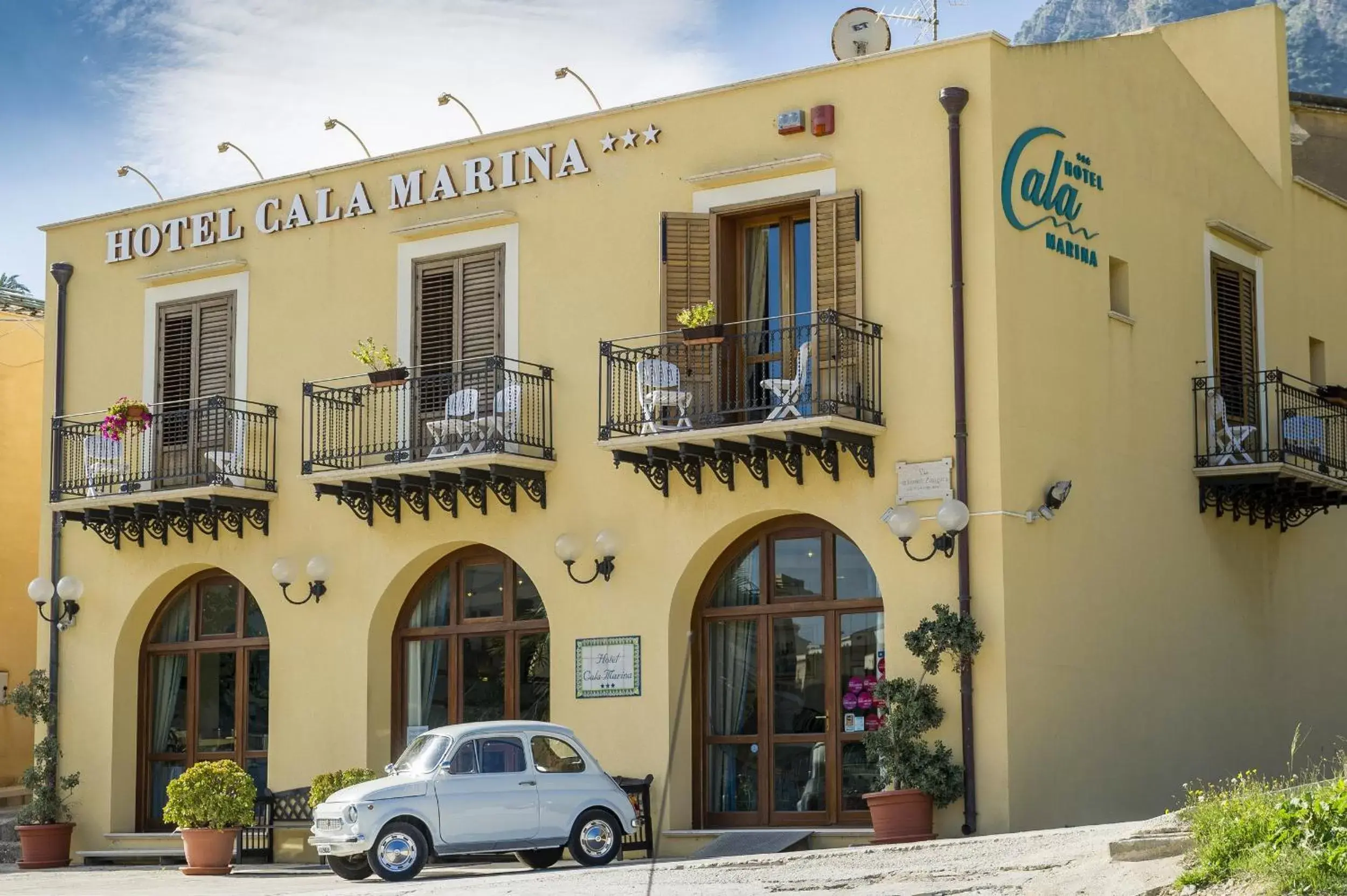 Facade/entrance, Property Building in Hotel Cala Marina