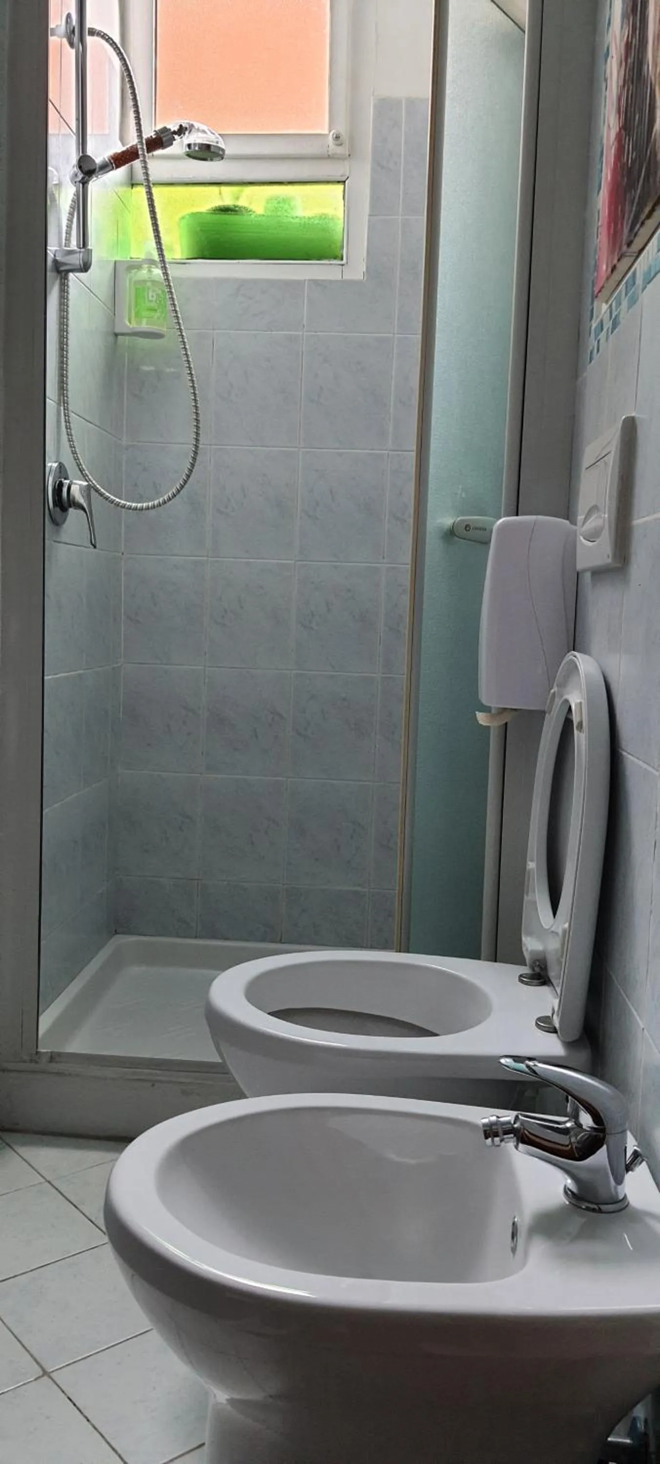 Shower in Albergo Avalon