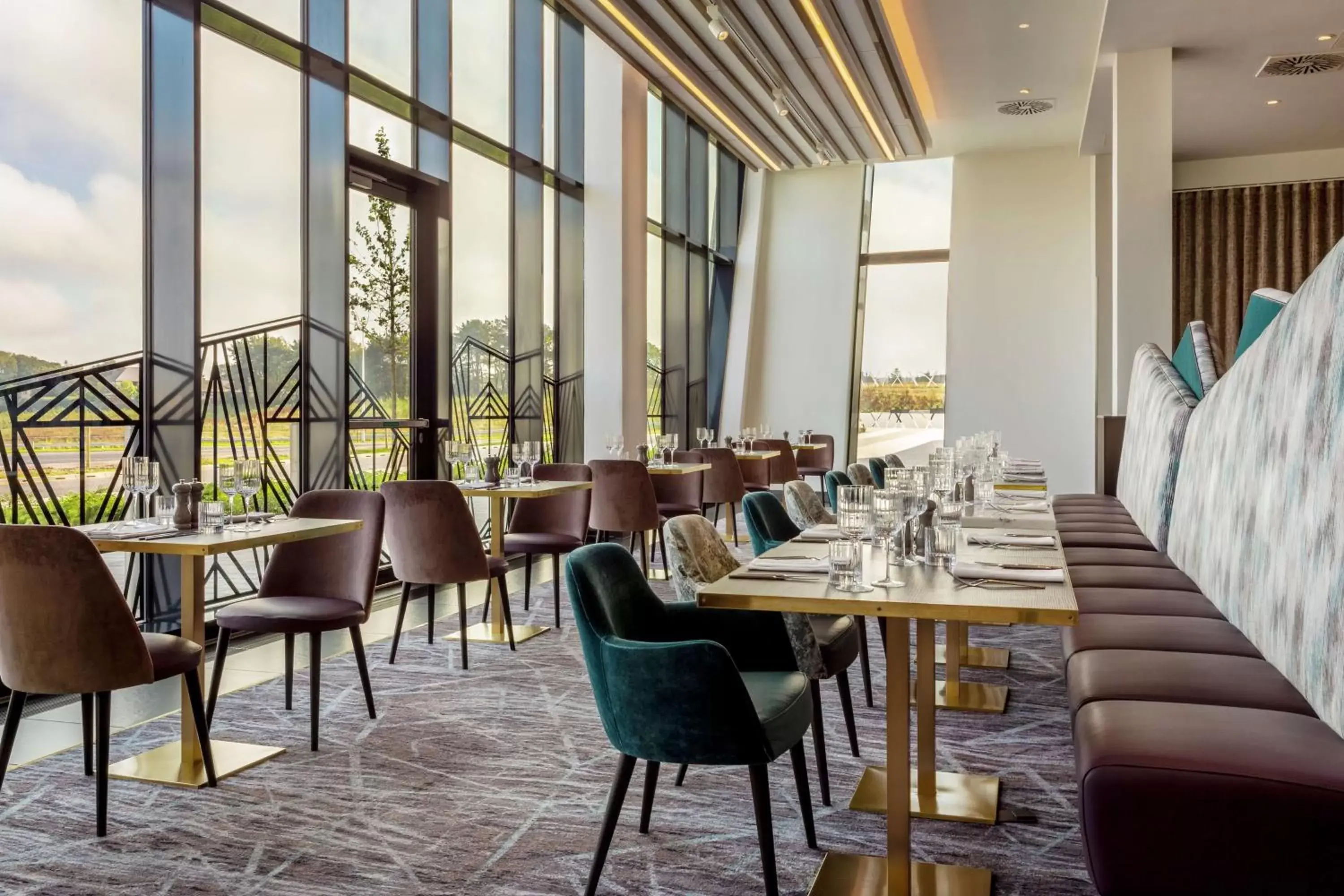 Lounge or bar, Restaurant/Places to Eat in Hilton Aberdeen TECA