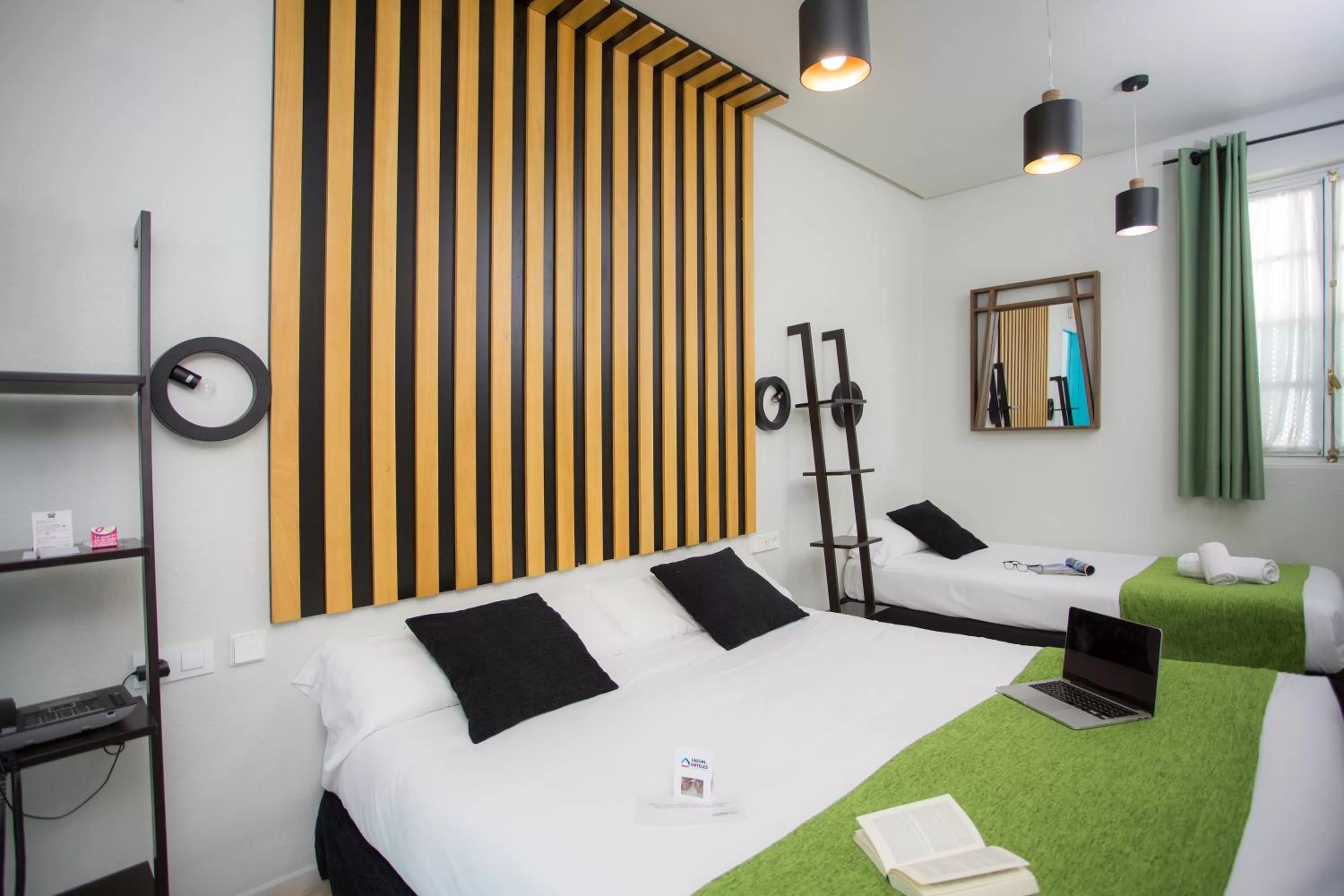 Photo of the whole room, Bed in Casual de las Letras Sevilla