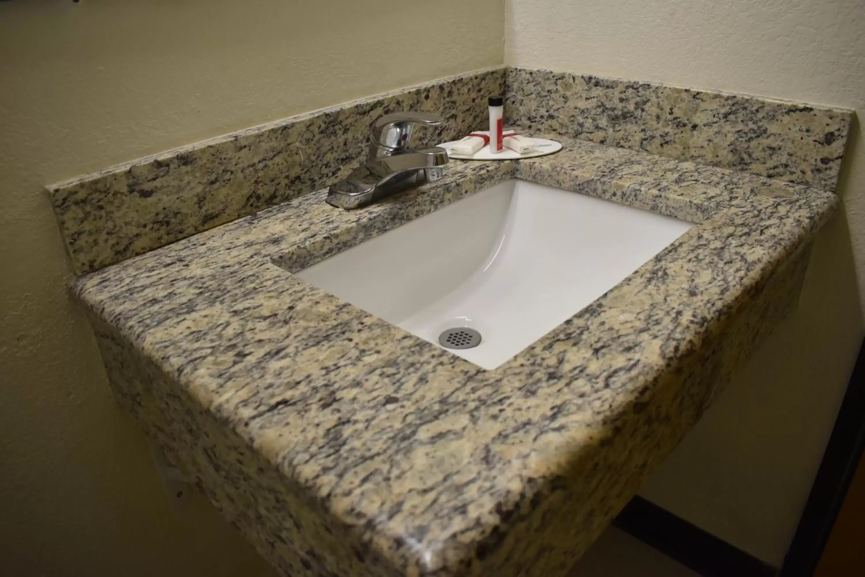 Queen Room - Mobility Access/Non-Smoking in Super 8 by Wyndham Newport News/Jefferson Ave. Queen Room - Mobility Access/Non-Smoking in Super 8 by Wyndham Newport News/Jefferson Ave.