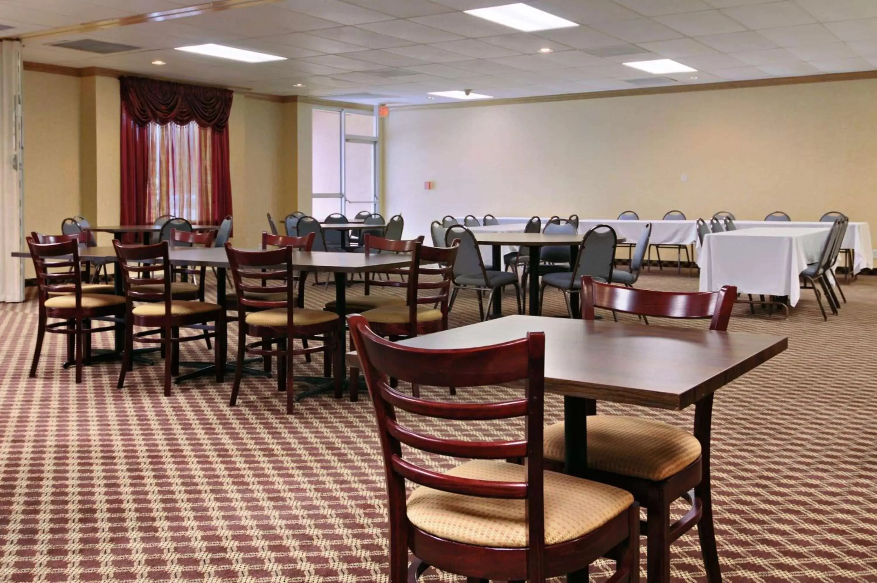 On site, Restaurant/Places to Eat in Days Inn by Wyndham Conneaut