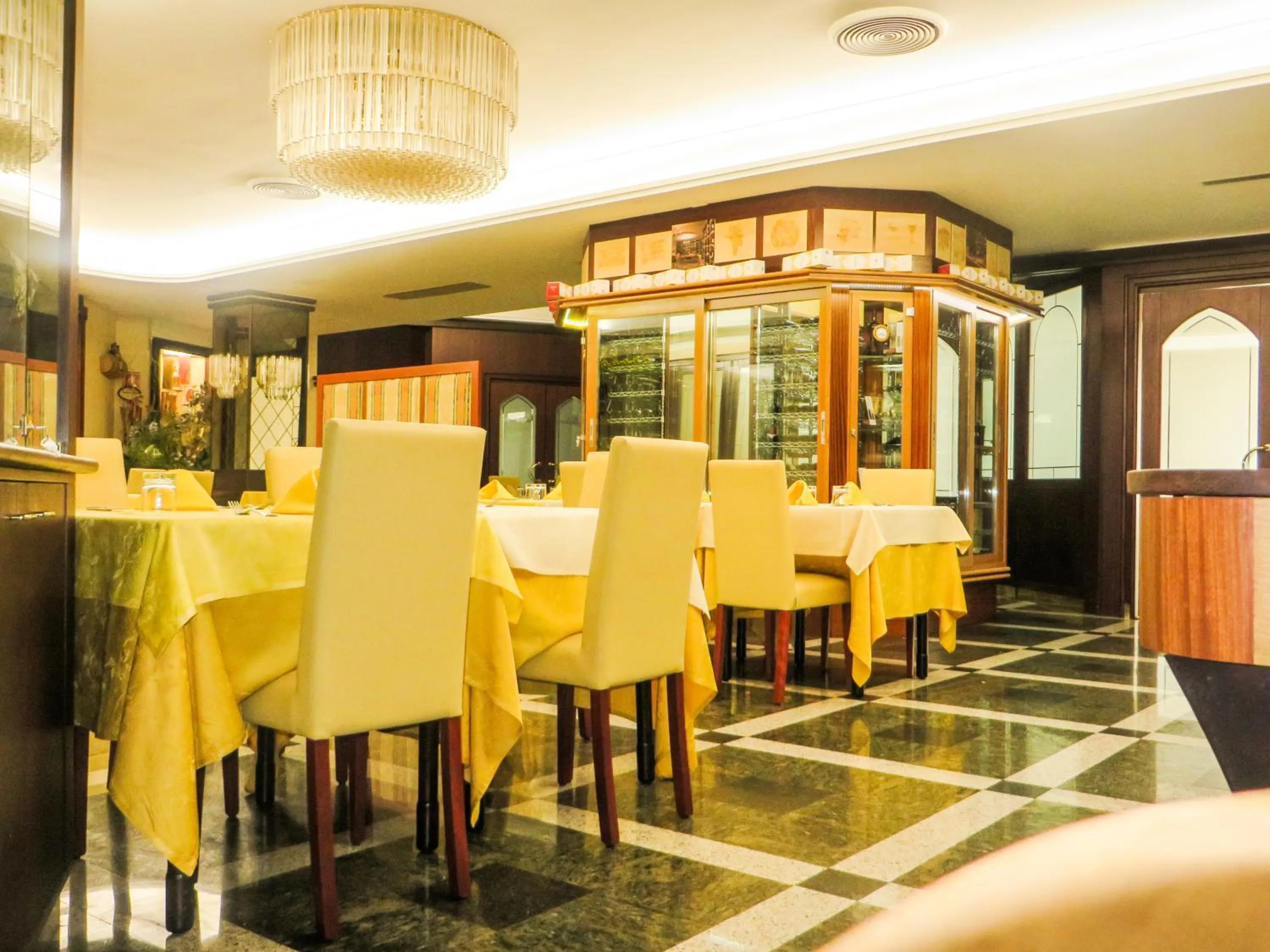 Restaurant/places to eat in Grand Hotel Europa