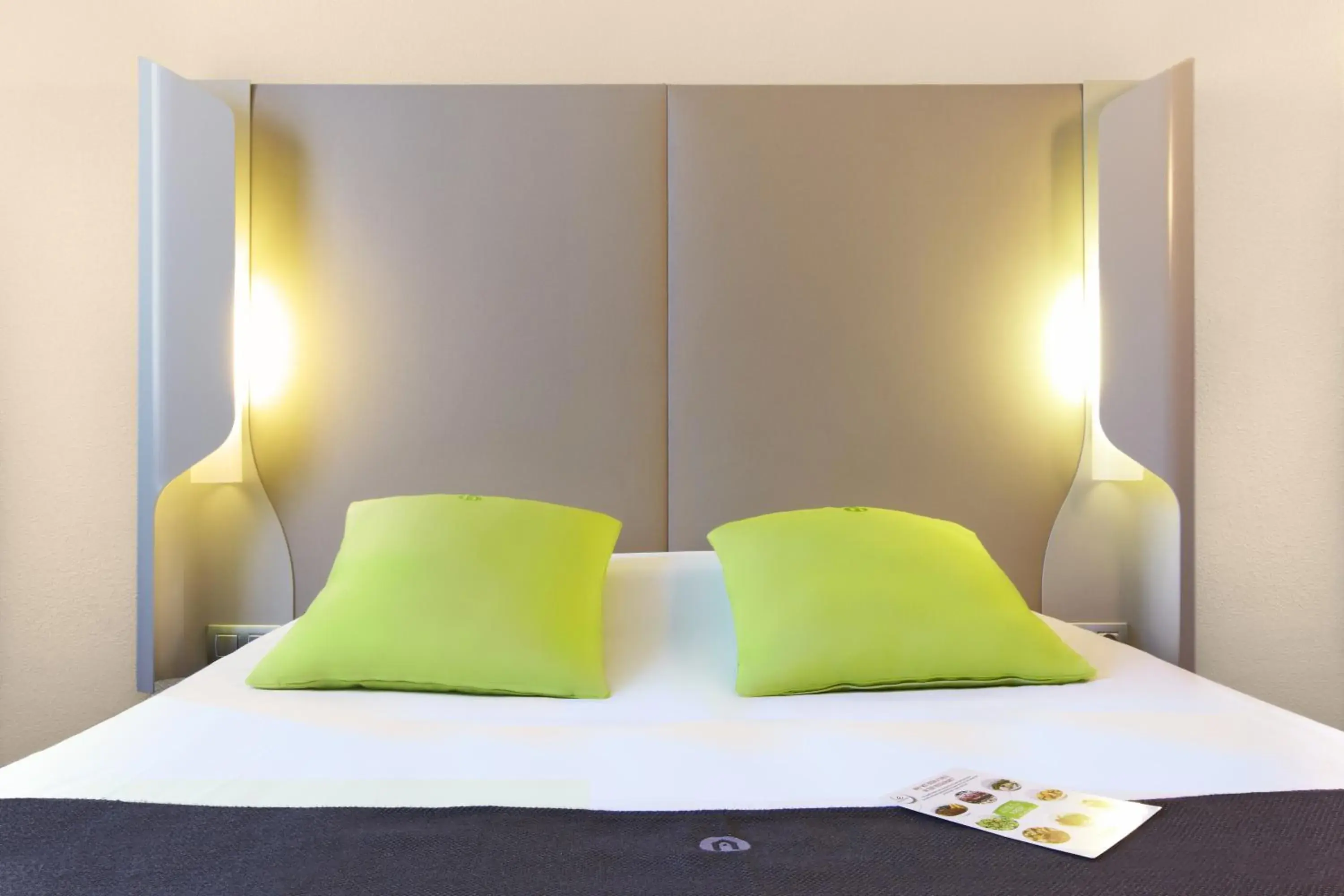 Bedroom, Bed in Campanile Paris Ouest - Pont De Suresnes
