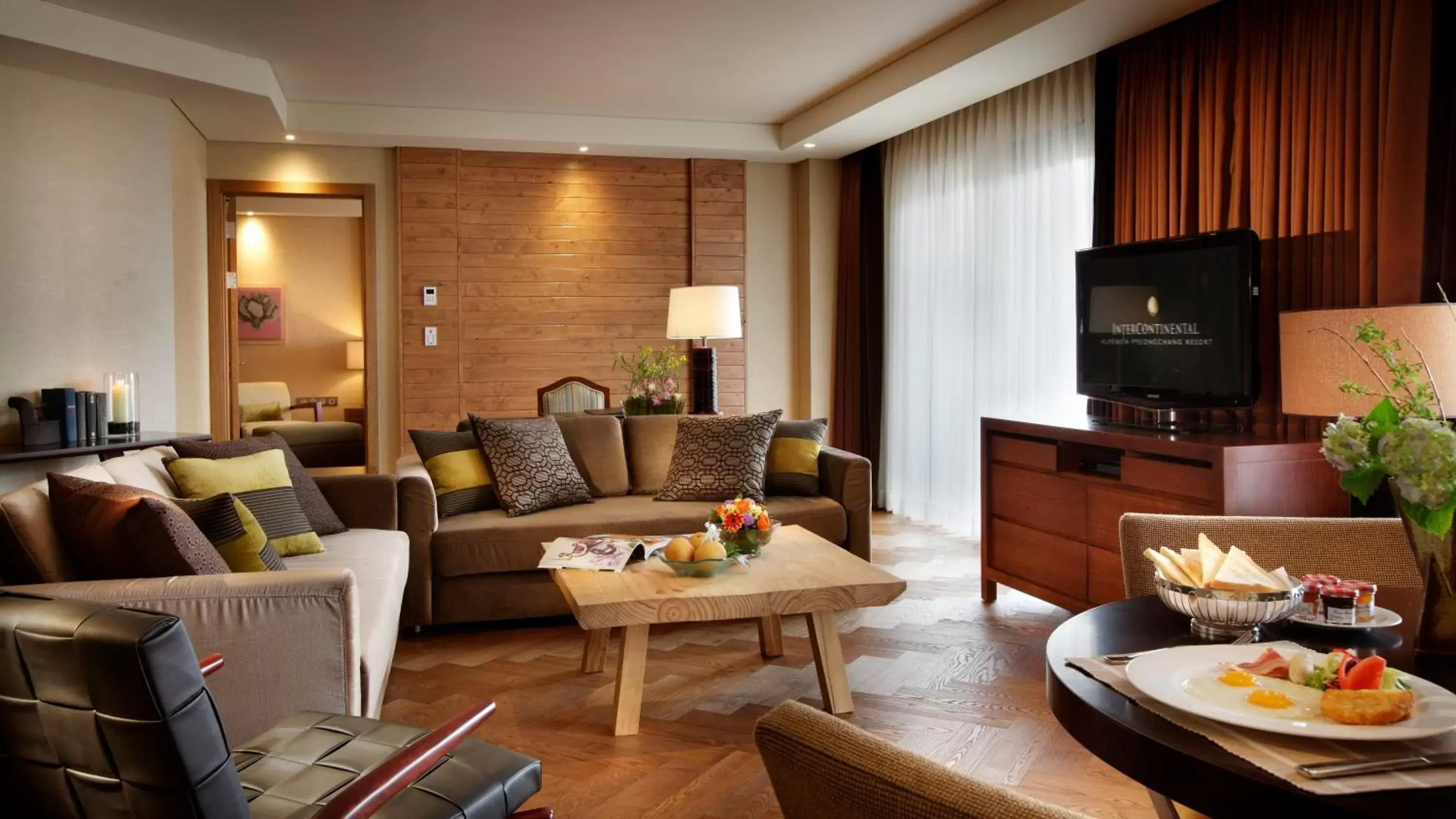 Bedroom, Seating Area in Intercontinental Alpensia Pyeongchang Resort, an IHG Hotel