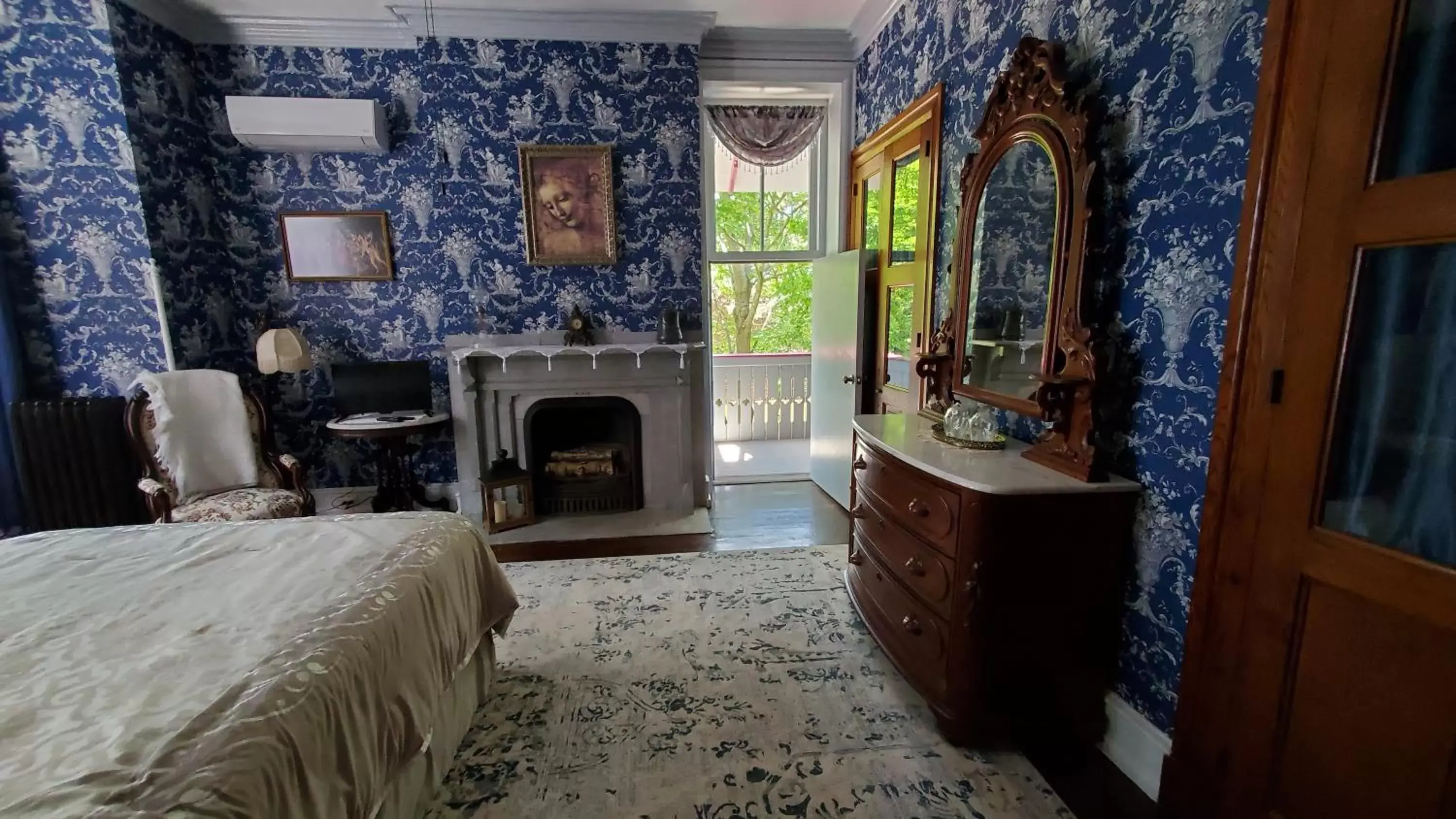 Bedroom in Gifford-Risley House Bed and Breakfast