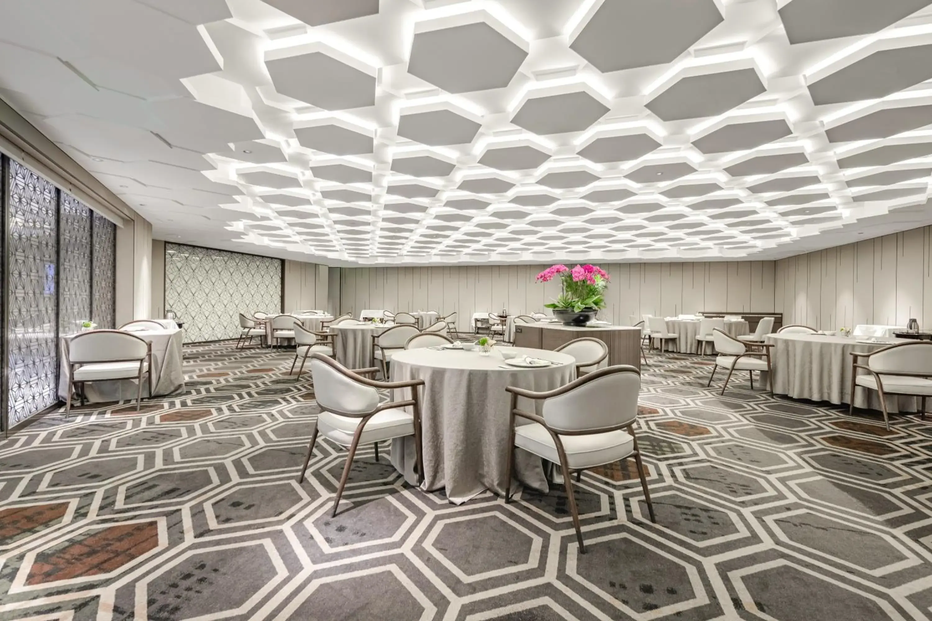 Restaurant/places to eat in Radisson Collection Hotel, Yangtze Shanghai
