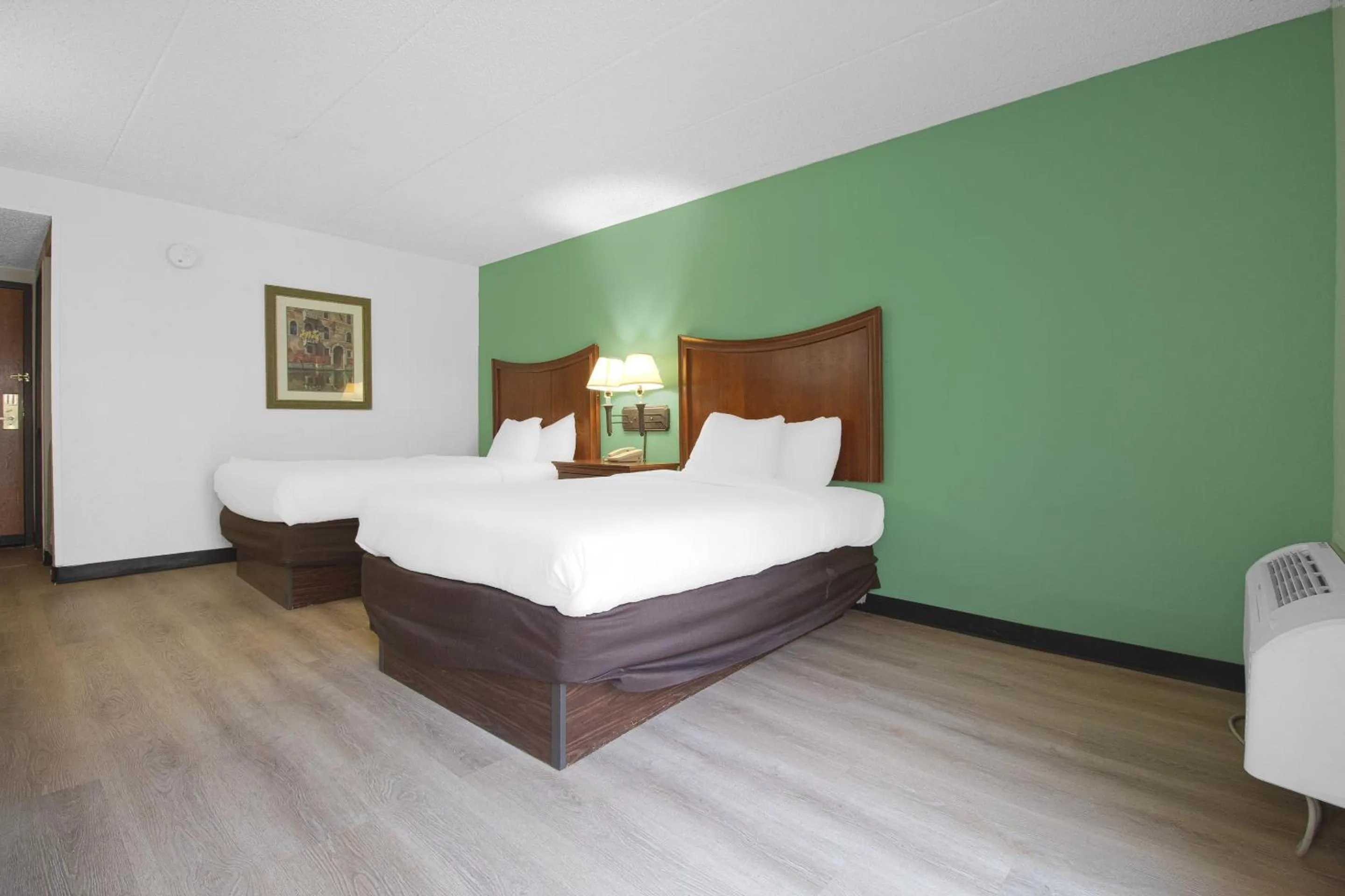 2 Full Bed Accessible in Tulsa Square Hotel Central, I-44 By OYO