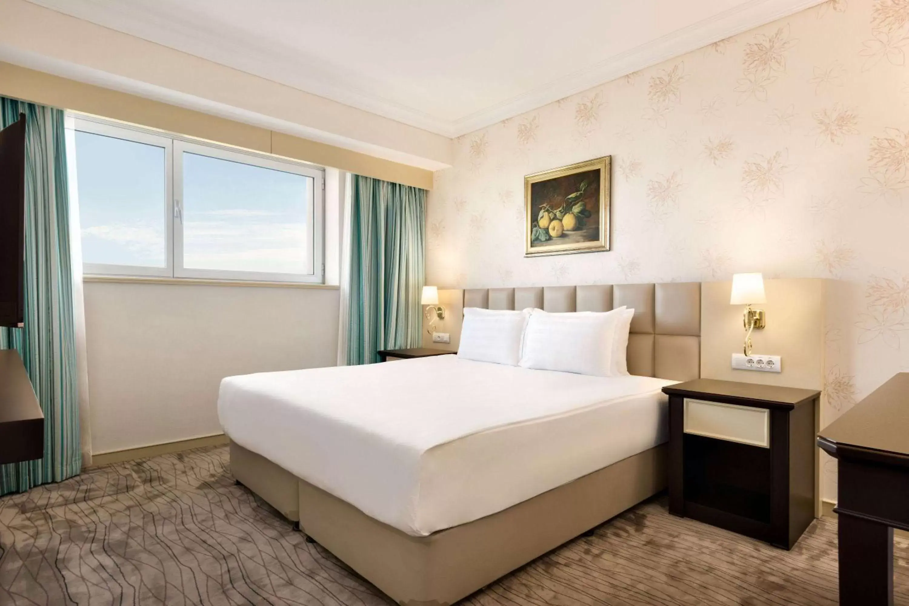 Photo of the whole room, Bed in Wyndham Tashkent Photo of the whole room, Bed in Wyndham Tashkent