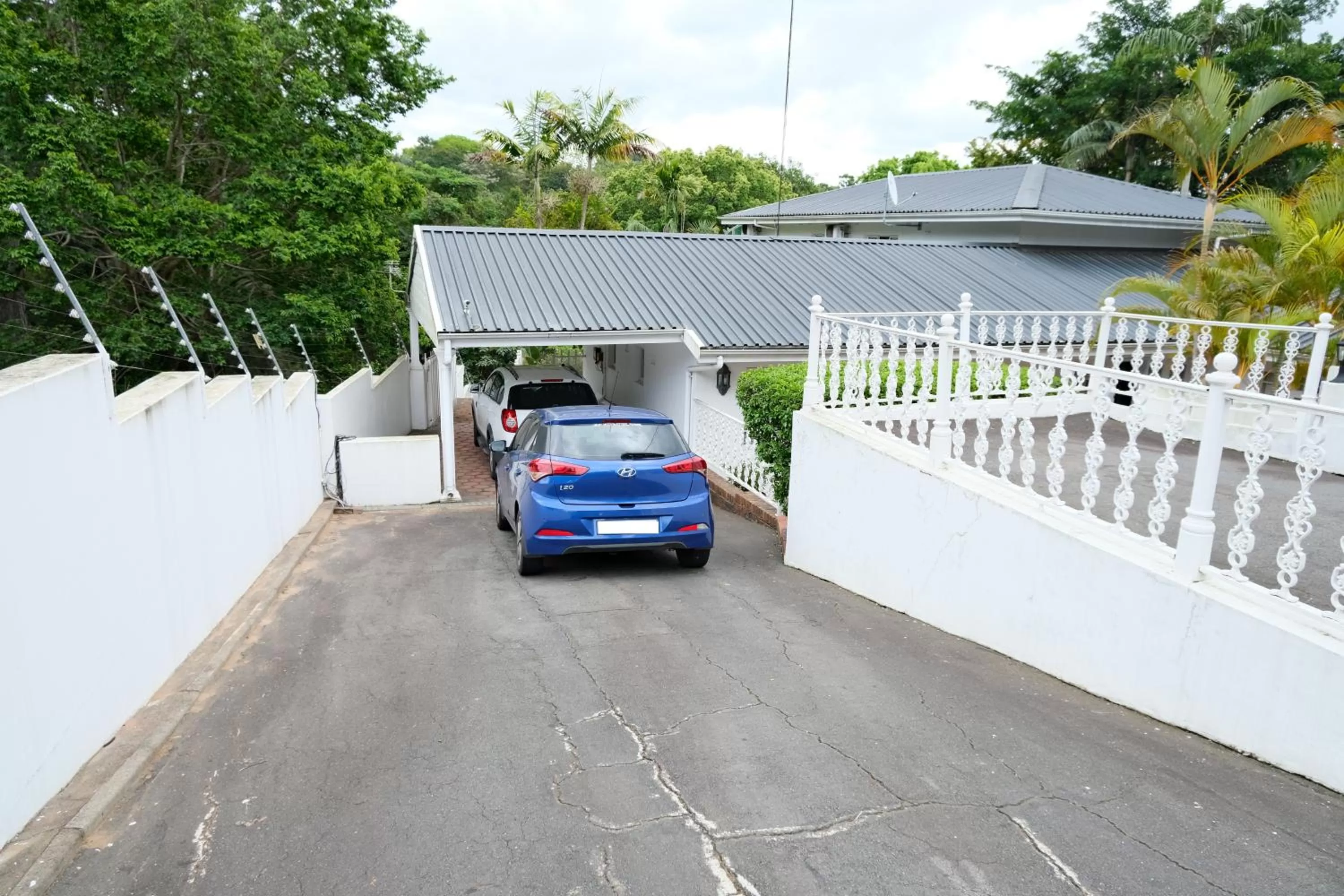 Parking in The Whitehouse Bed and Breakfast