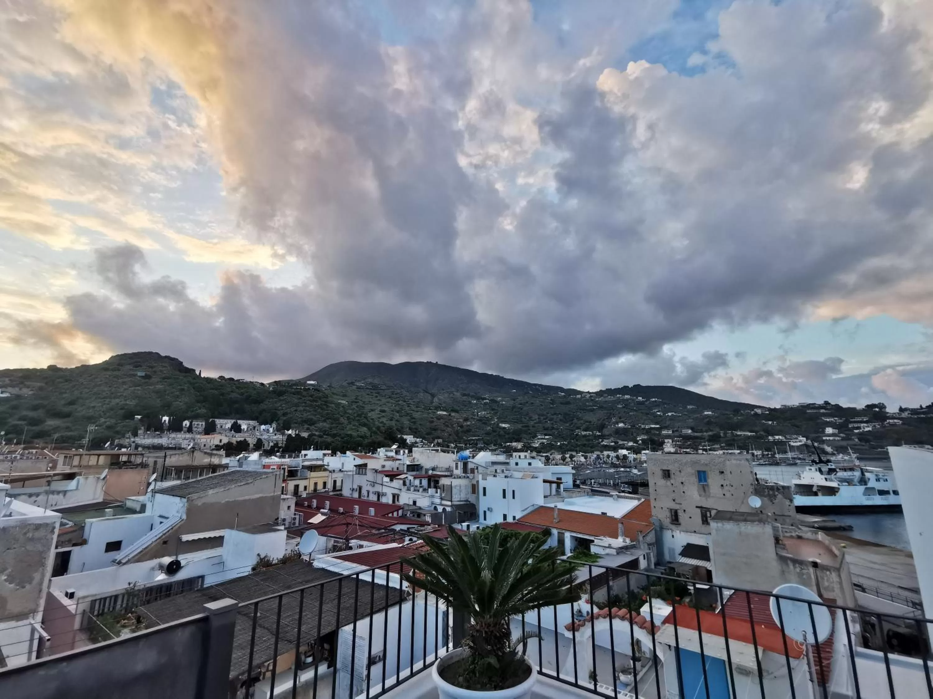 Neighbourhood, Mountain View in Lo Nardo Accommodation