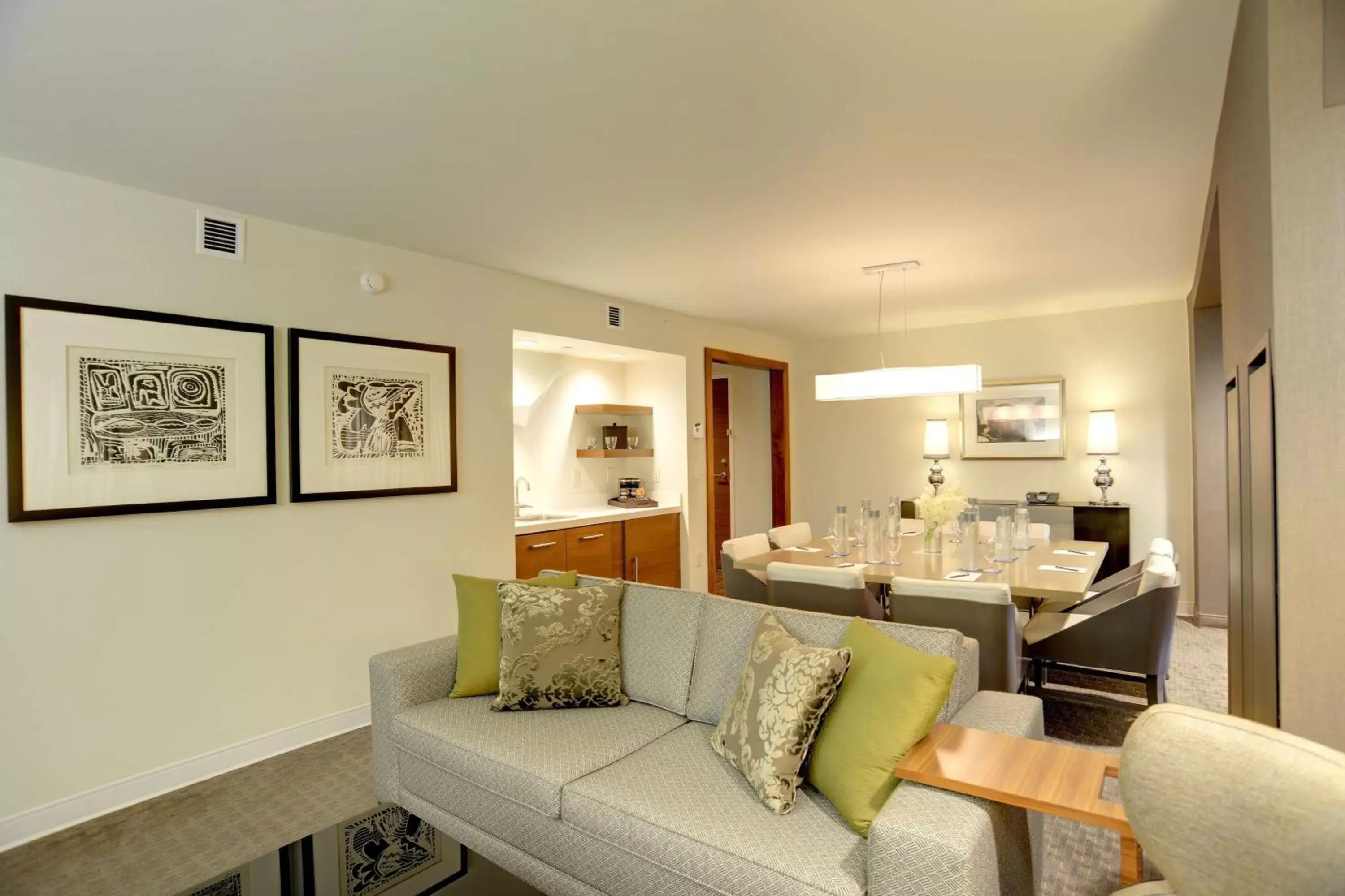 Living room, Seating Area in Hilton Columbus Downtown